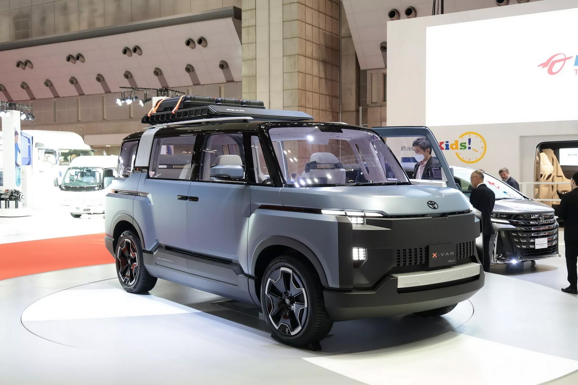 Ngoại thất hầm hố của mẫu concept X-Van Gear - Ảnh: Carscoops