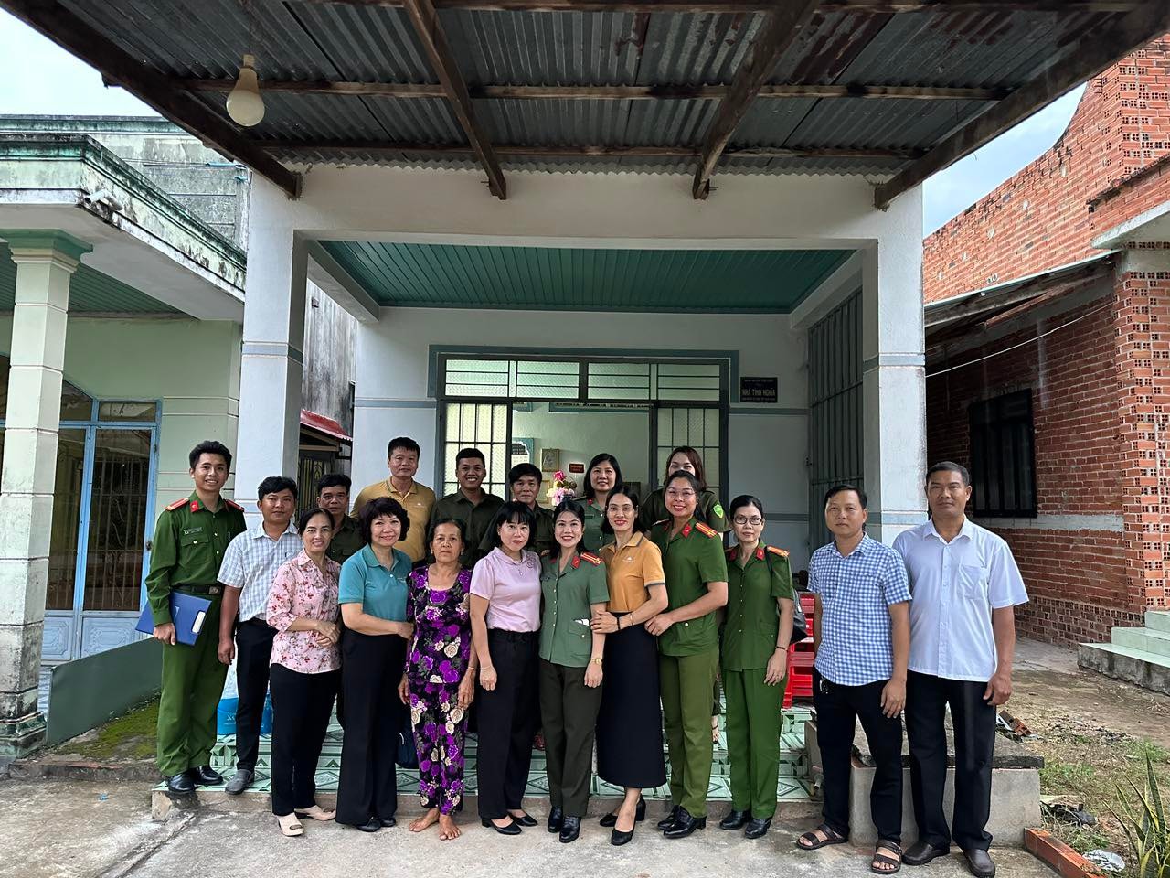 Chuyến bay màu xanh mang đến bình yên và hi vọng