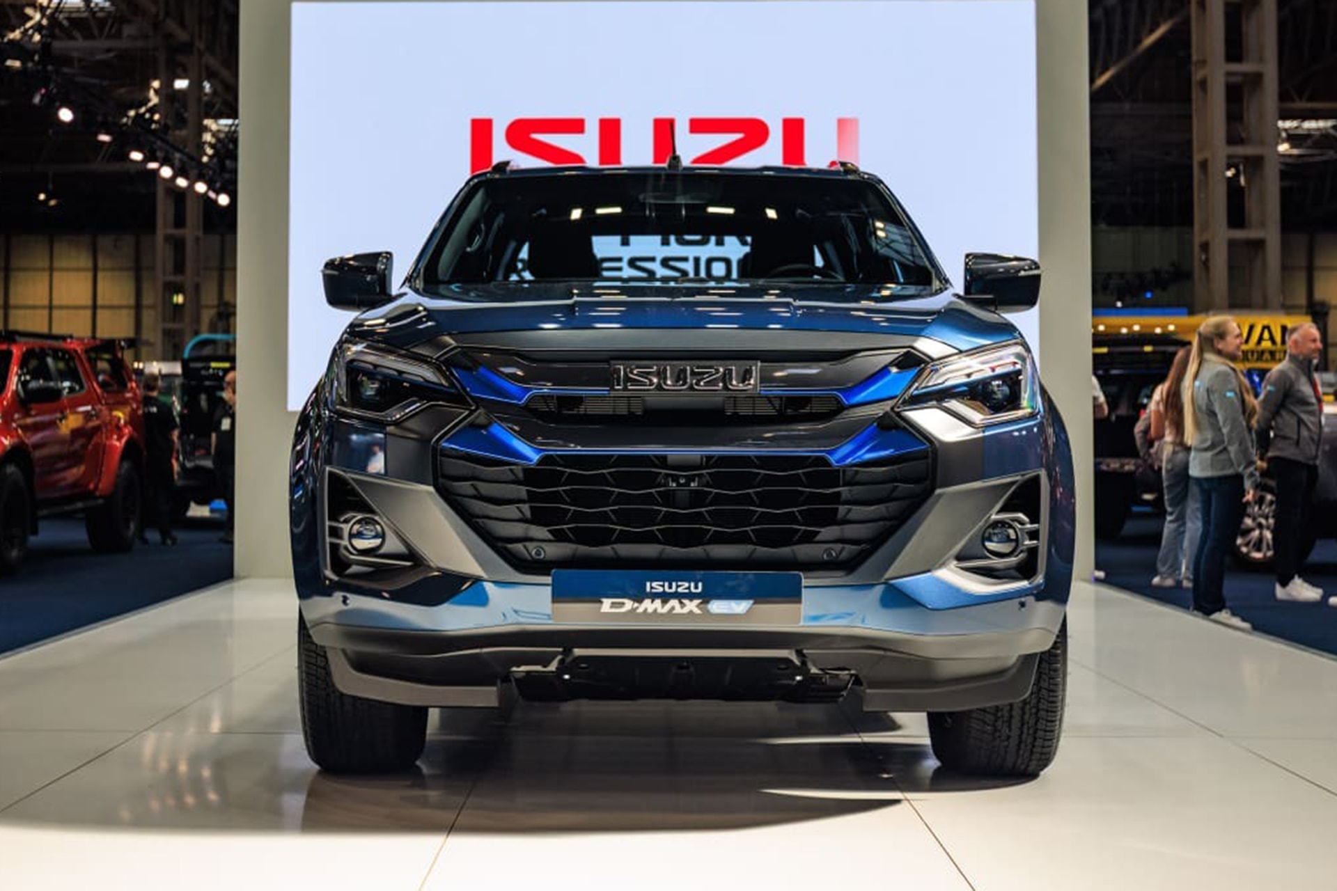 Mẫu xe bán tải điện Isuzu D-Max EV 2026 mở bán sớm tại thị trường Anh - Ảnh: AutoExpress