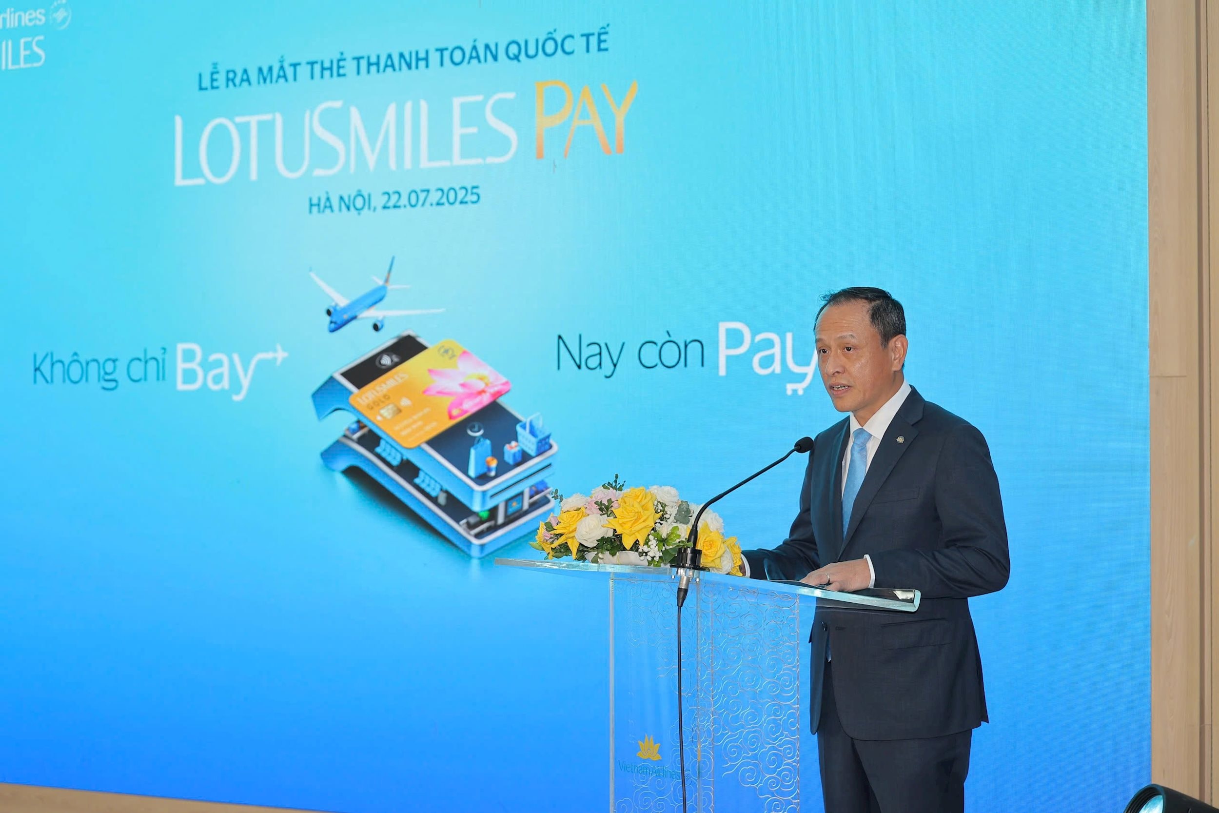 2. Tổng Giám đốc Vietnam Airlines Lê Hồng Hà phát biểu tại lễ ra mắt thẻ thanh toán quốc tế Lotusmiles Pay