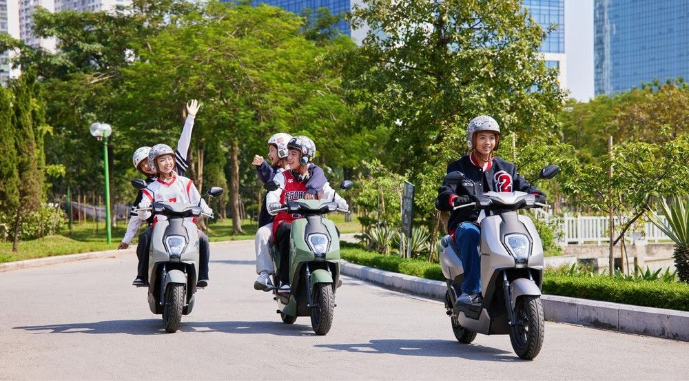 Hà Nội cấm xe máy xăng: Lộ diện 4 mẫu xe điện giá 