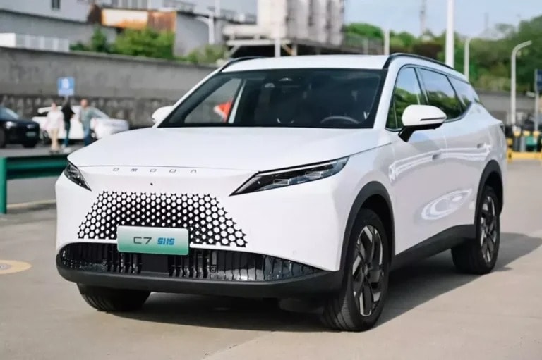 Omoda C7 sẽ cạnh tranh với Jaecoo J7 dù cùng nhà phân phối - Ảnh: Omoda