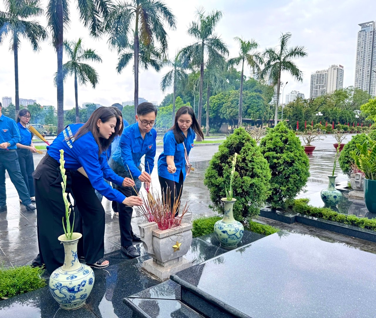 trang trọng tổ chức chương trình “Thắp nến tri ân”,