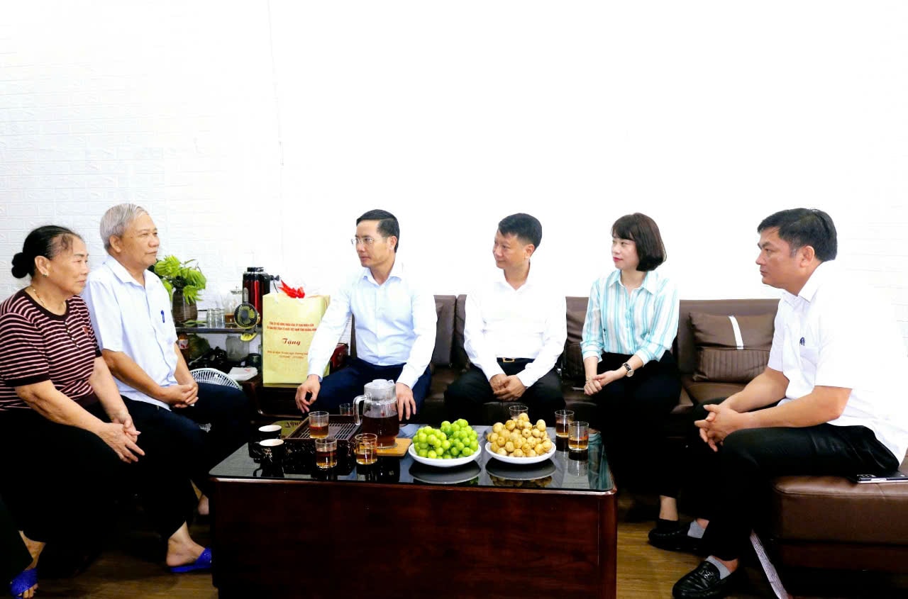 anh-1-trian-nguoi-co-cong.jpg