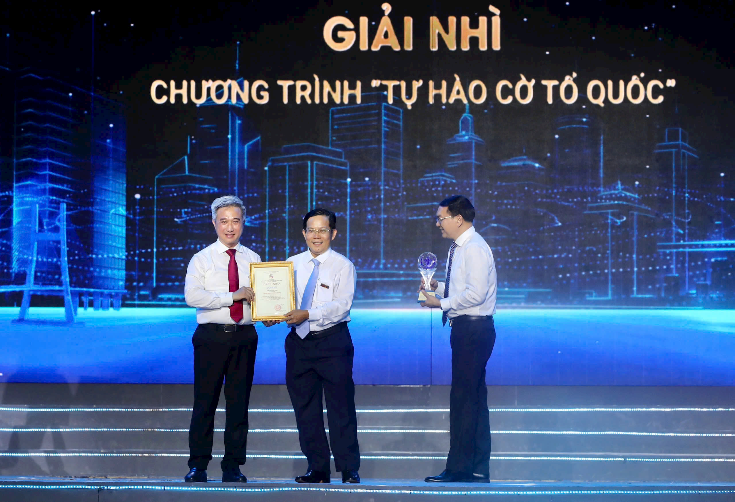 Chương trình _Tự hào cờ Tổ quốc_ của Báo Người Lao Động đoạt giải Nhì Giải thưởng Sáng tạo TP HCM năm 2025.