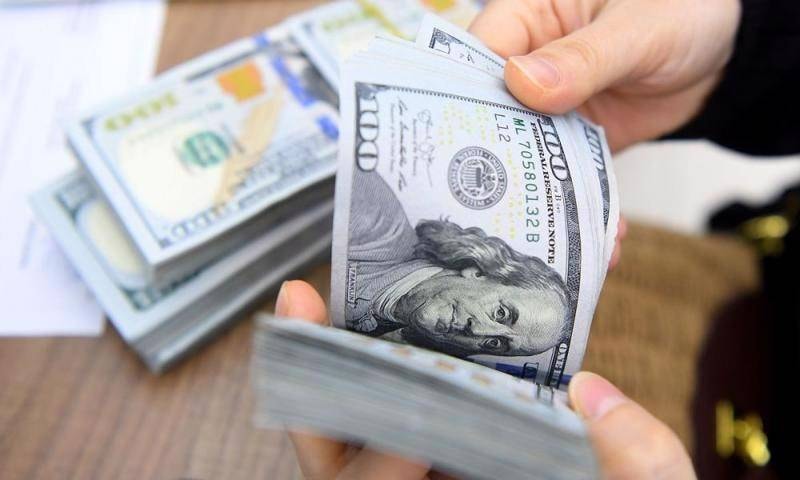 Tỷ giá USD hôm nay 24/7: Giá chợ đen tăng, đồng bạc xanh chịu sức ép quốc tế