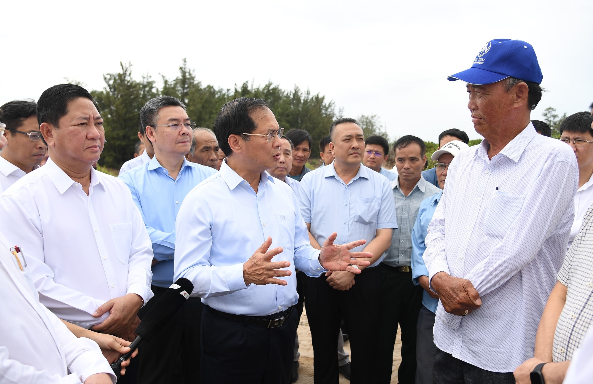 noi-chuyen-voi-nguoi-dan-trong-khu-vuc-quy-hoach-nha-may-dien-hat-nhan-17533505206721167285214.jpg