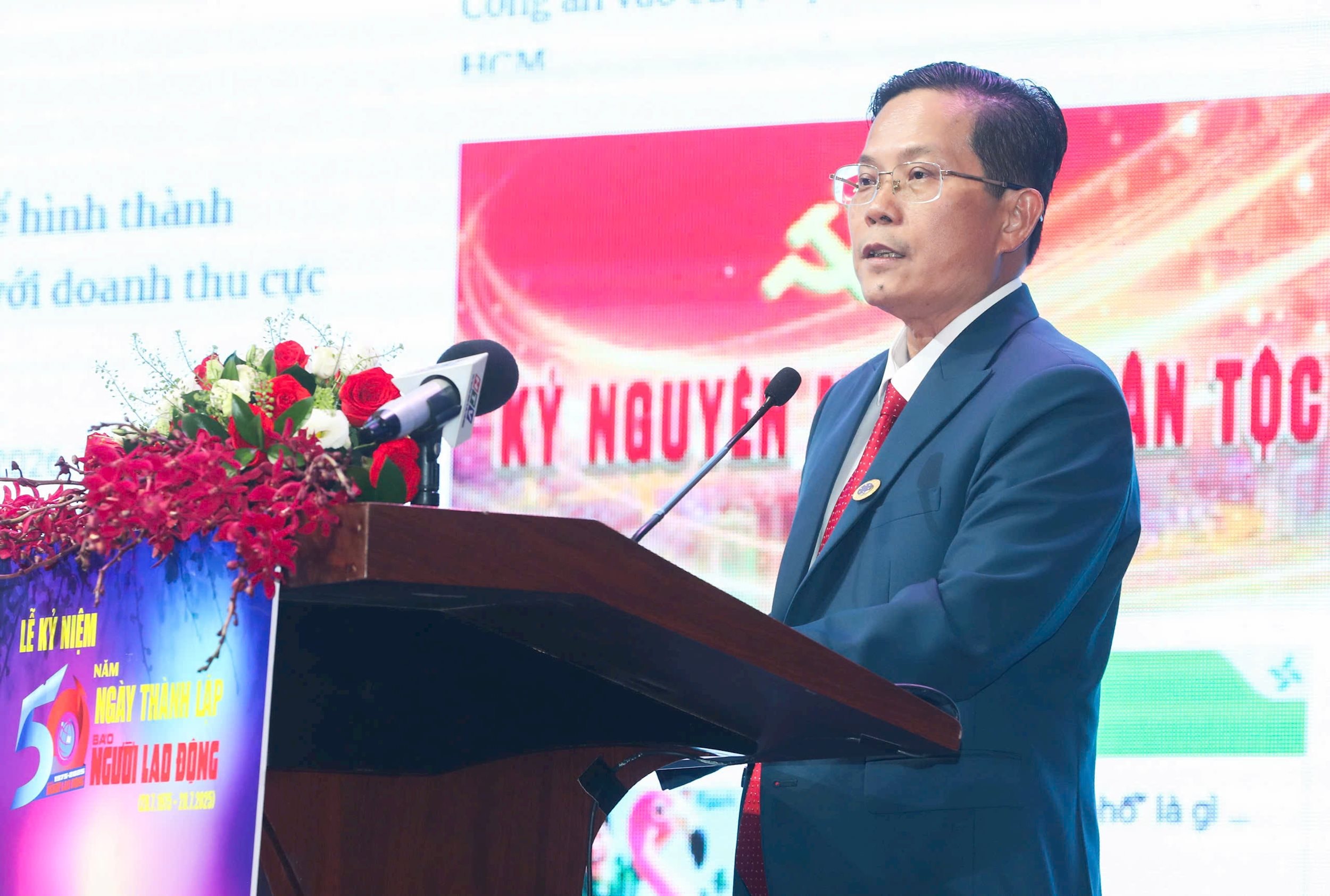 Tổng biên tập báo Người Lao Động Tô Đình Tuân phát biểu