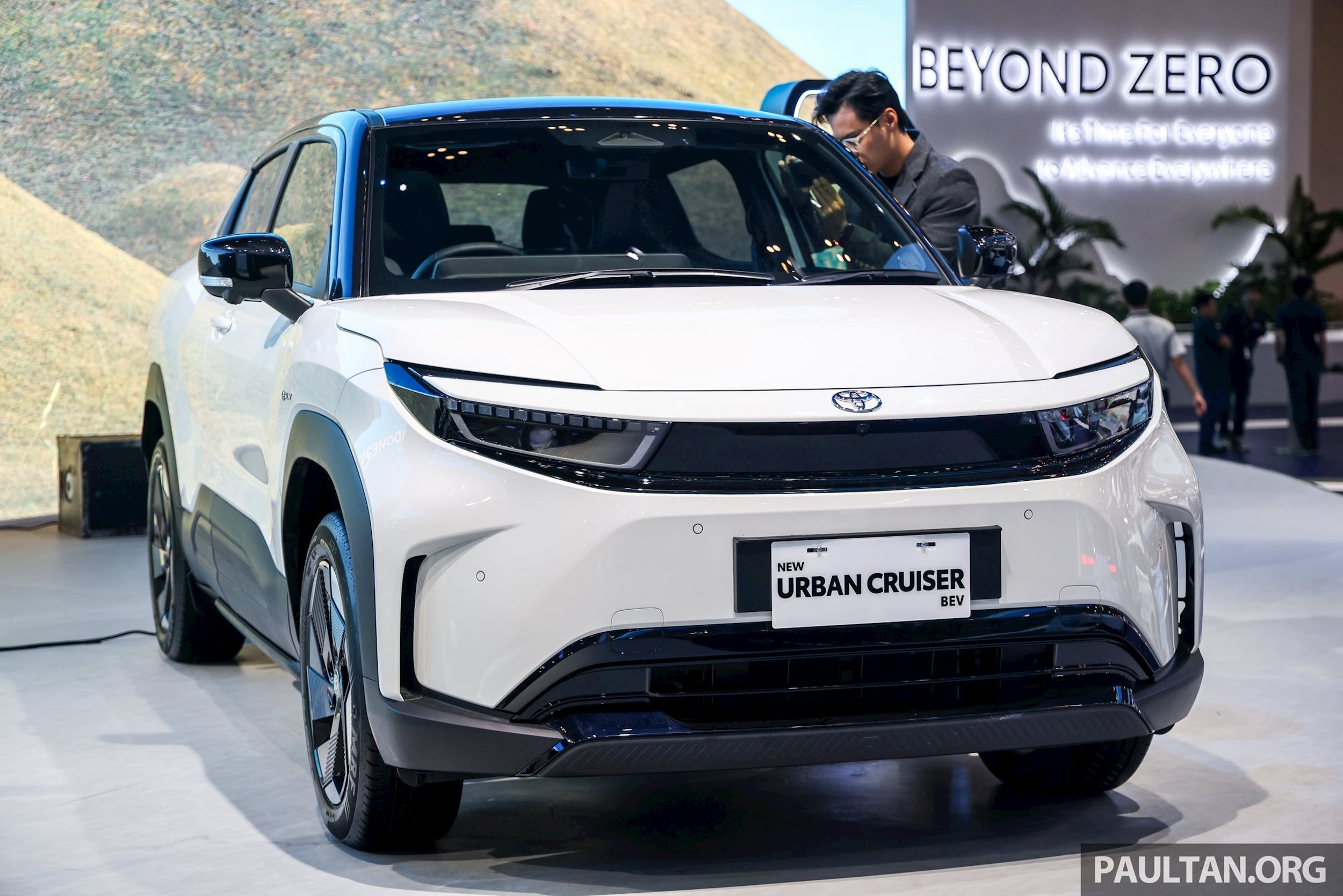 Toyota Urban Cruiser EV ra mắt tại triển lãm ô tô GIIAS 2025 - Ảnh: Paultan