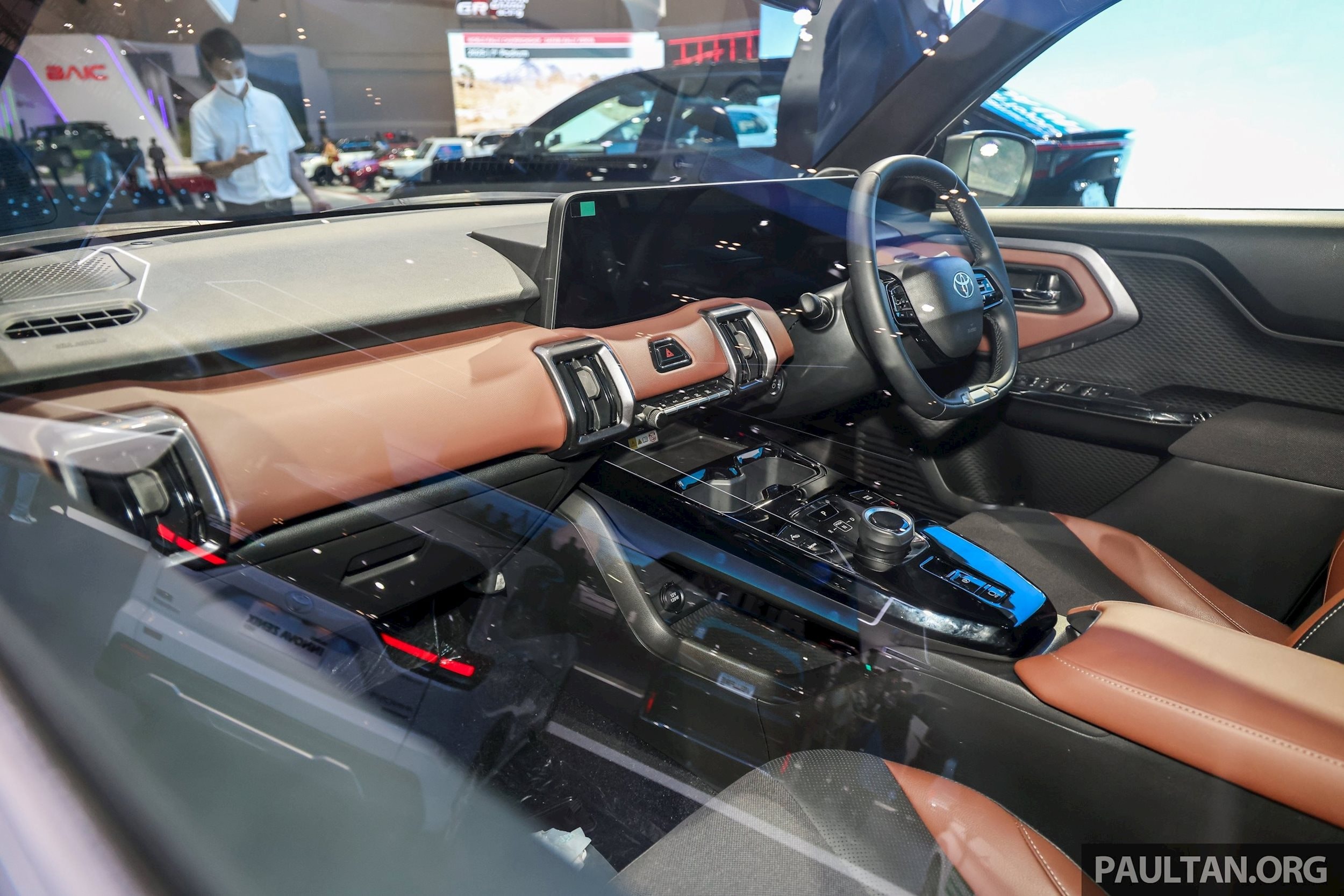 Thiết kế khoang lái Toyota Urban Cruiser EV có nhiều điểm tương đồng Suzuki e Vitara - Ảnh: Paultan