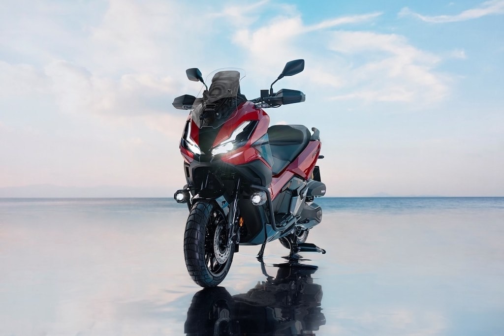 Honda ADV 350 2025 sở hữu ngoại hình hầm hố.