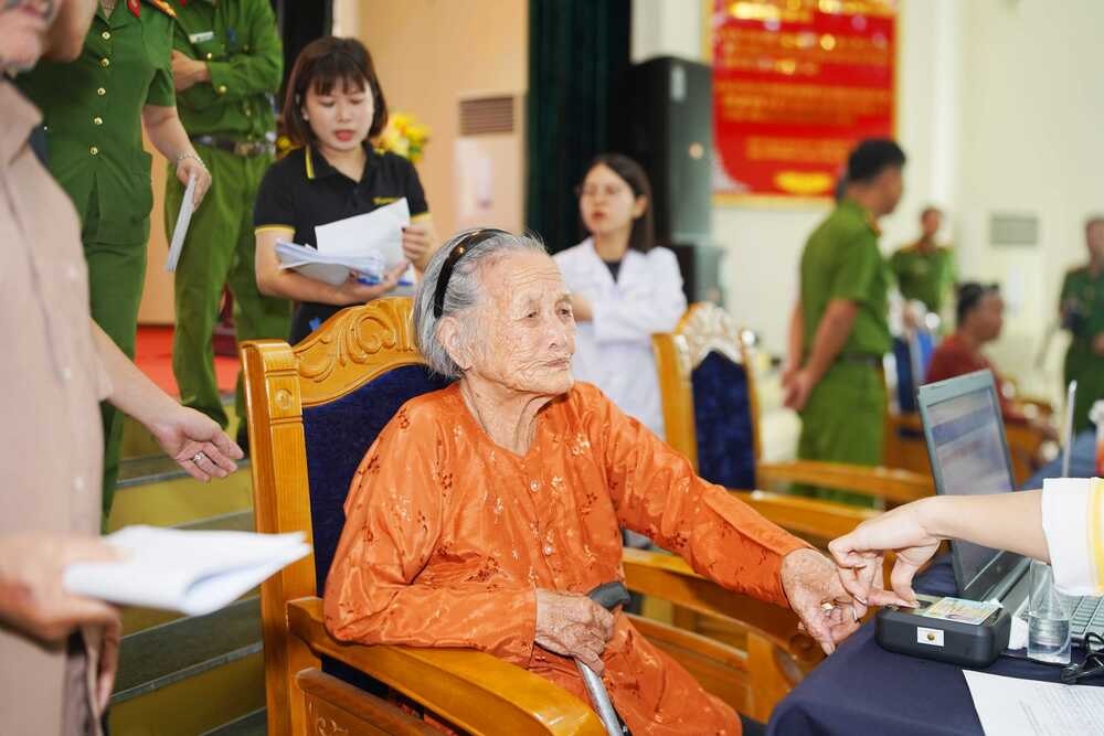 Anh 4