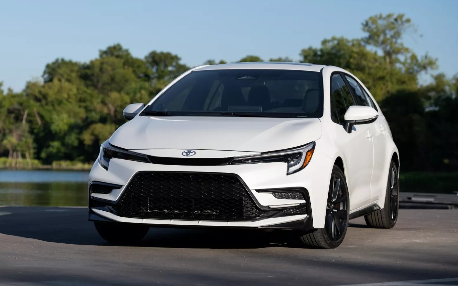 Ngoại thất Corolla 2026 vẫn giữ nguyên.