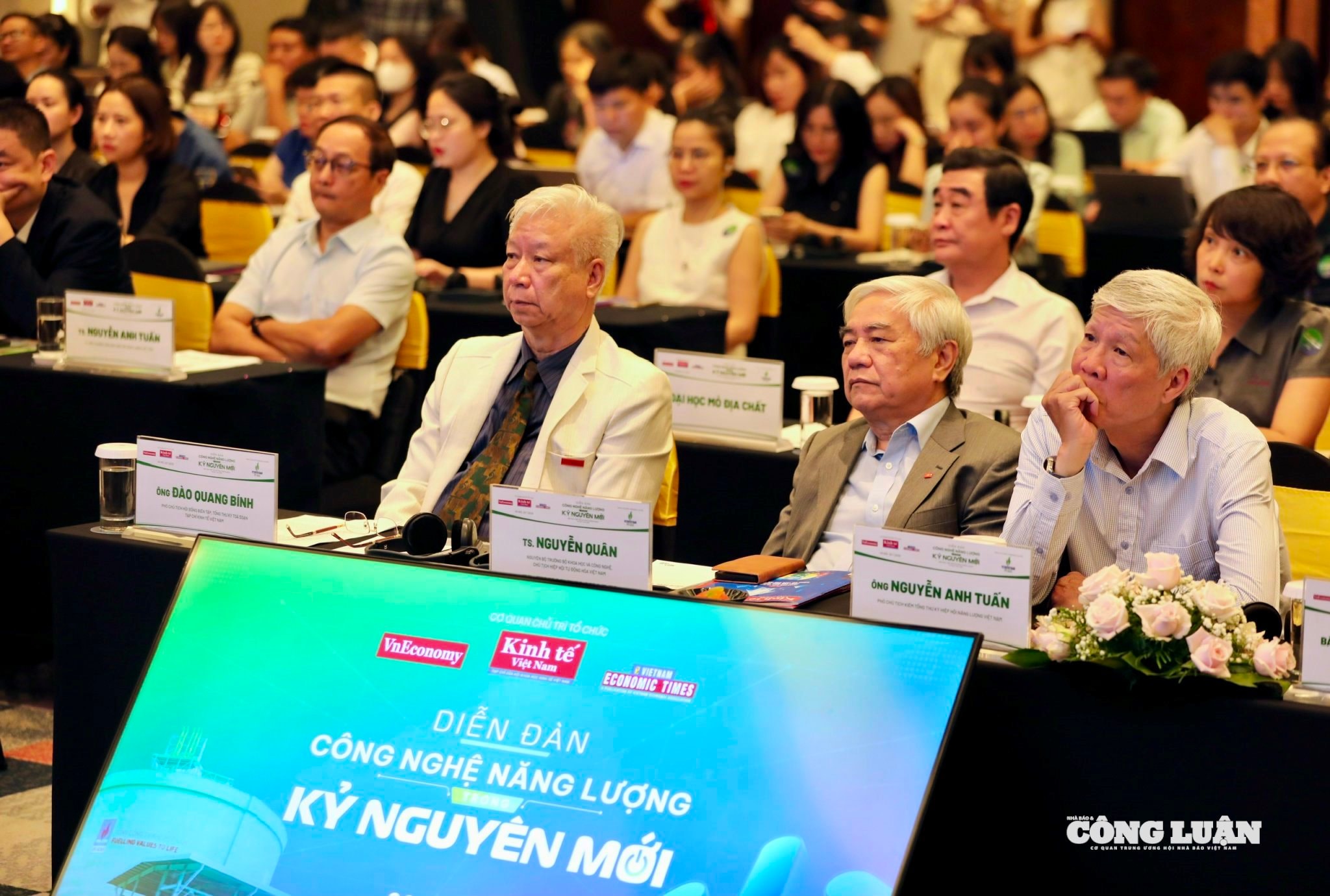 Các đại biểu tham dự Diễn đàn.