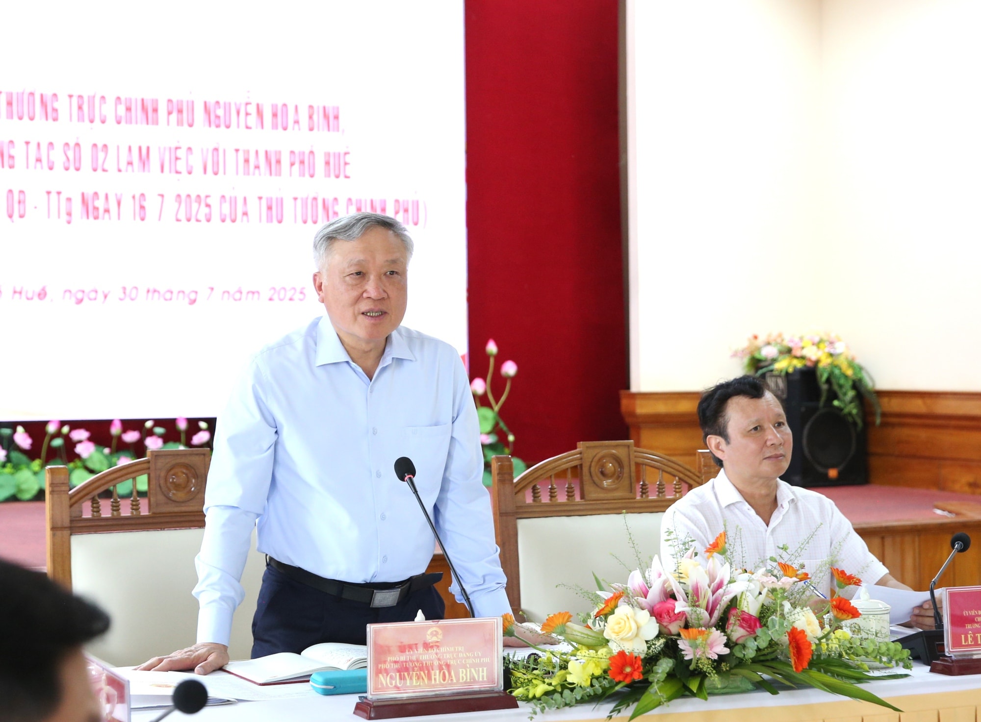 Huế cần tiếp tục quan tâm, tập trung tổ chức vận hành trơn tru, hiệu quả chính quyền địa phương 2 cấp- Ảnh 2. Huế cần tiếp tục quan tâm, tập trung tổ chức vận hành trơn tru, hiệu quả chính quyền địa phương 2 cấp- Ảnh 2.