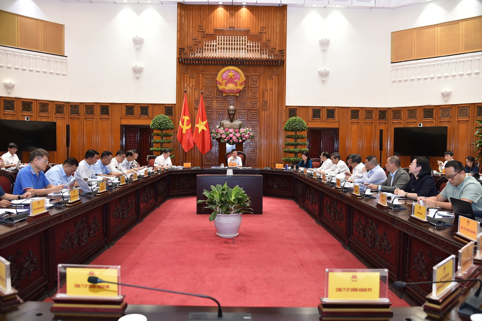 Phó Thủ tướng Hồ Đức Phớc họp với các doanh nghiệp, hiệp hội về dự án Luật Thuế thu nhập cá nhân (thay thế)- Ảnh 1. Phó Thủ tướng Hồ Đức Phớc họp với các doanh nghiệp, hiệp hội về dự án Luật Thuế thu nhập cá nhân (thay thế)- Ảnh 1.