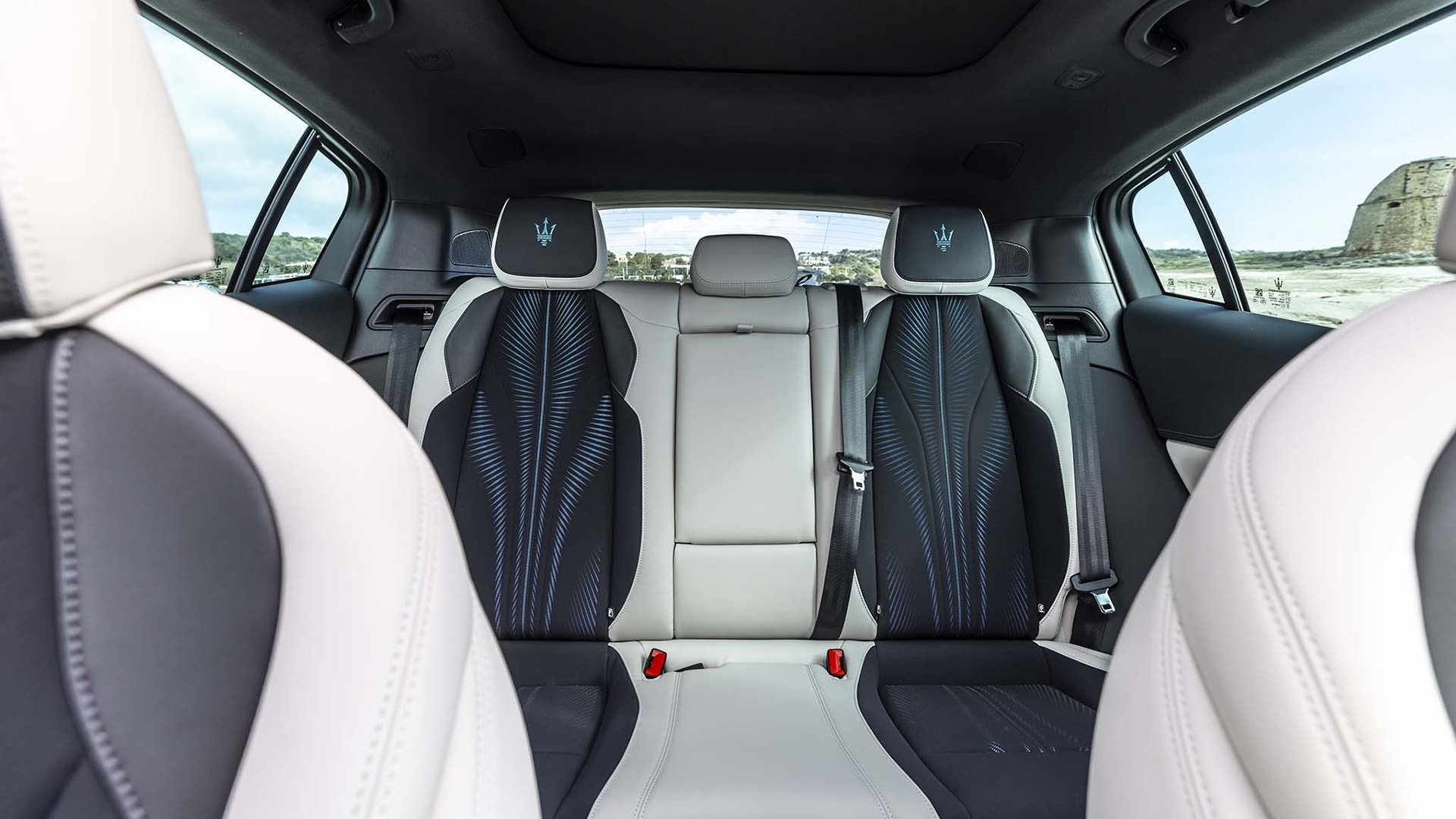 Nộ thất Maserati Grecale Folgore sang trọng - Ảnh: MotorTrend