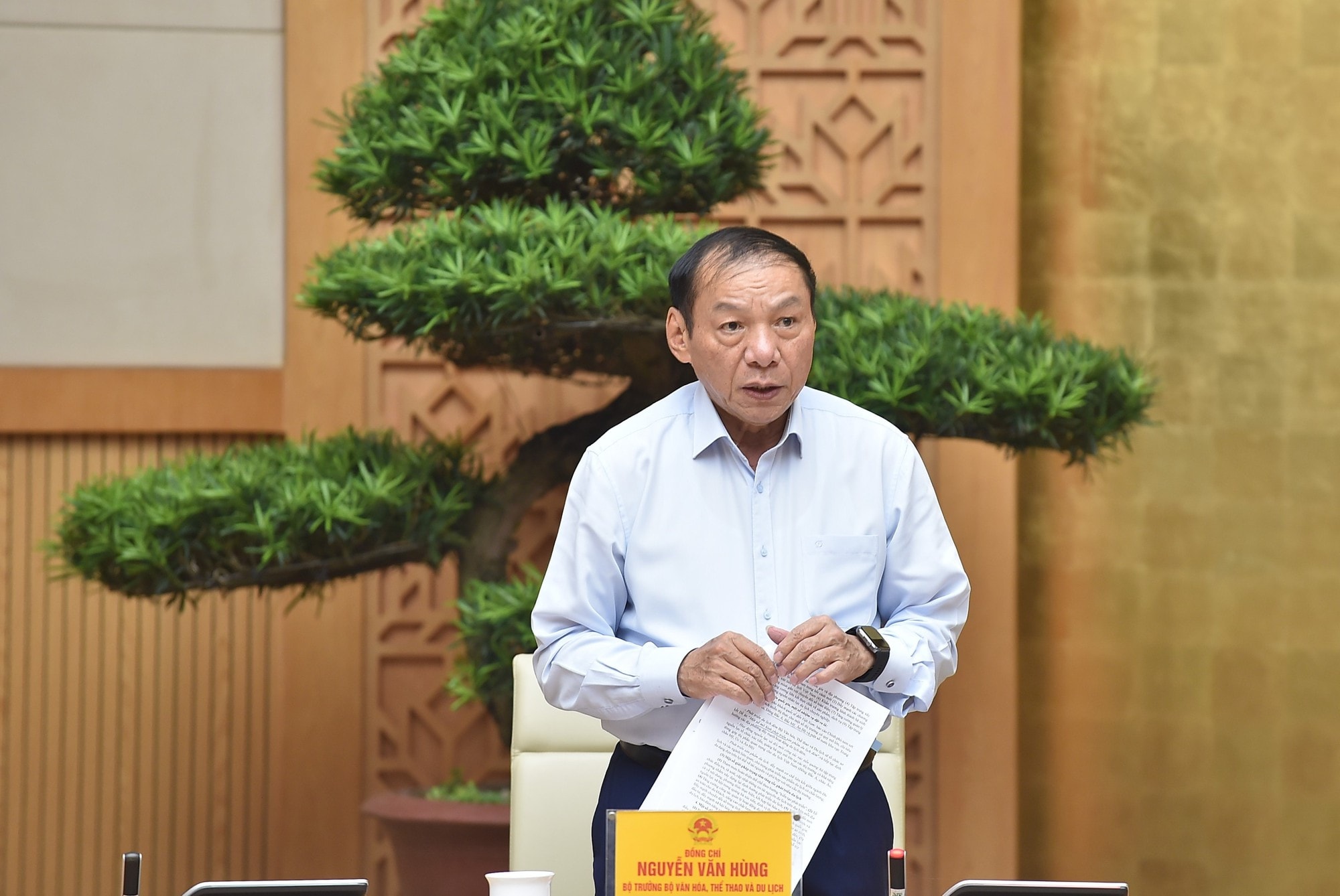 2-bo-truong-bo-van-hoa-the-thao-va-du-lich-nguyen-van-hung-bao-cao-17539519750462087622688.jpg