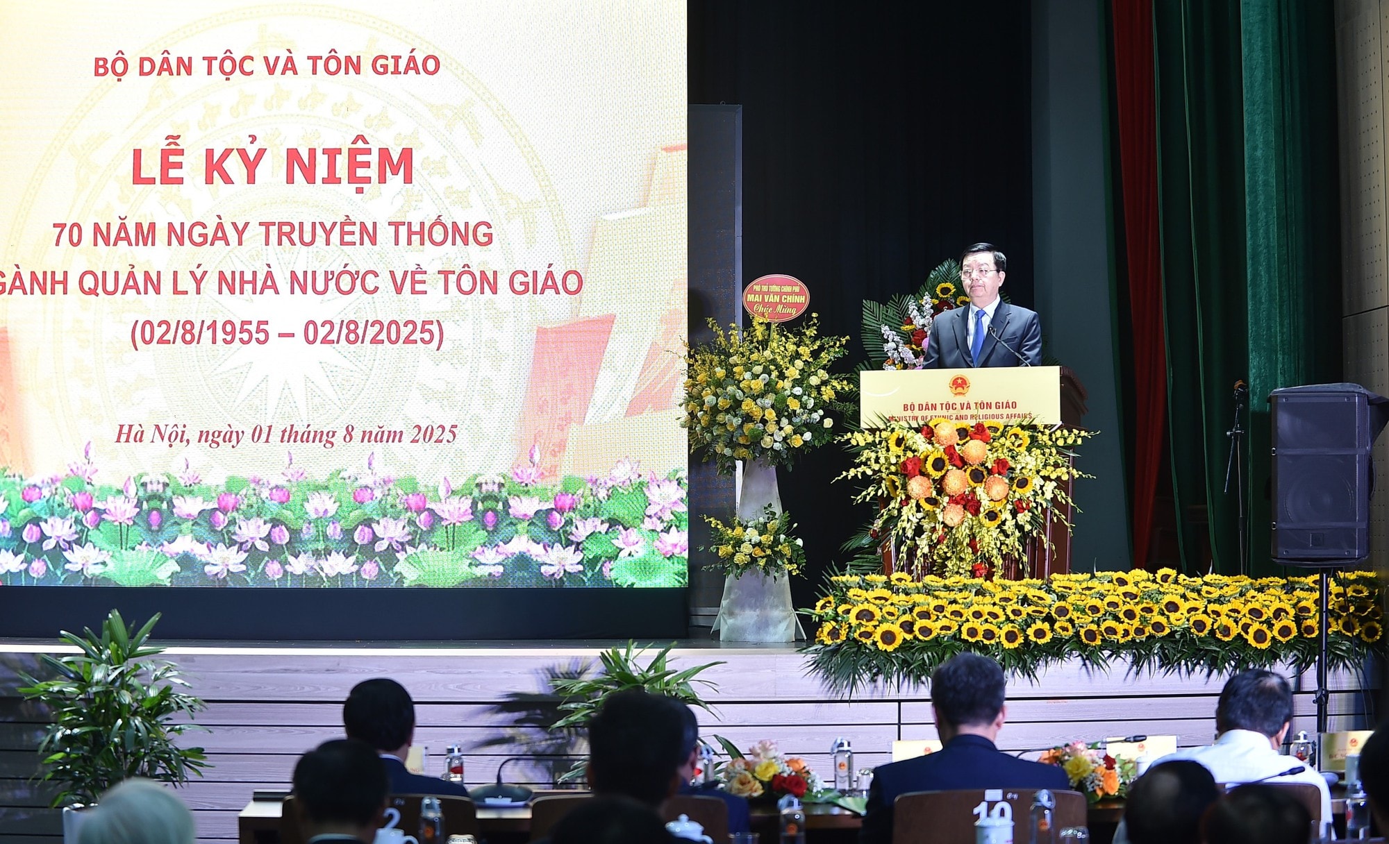 Phó Thủ tướng Mai Văn Chính dự Lễ kỷ niệm 70 năm Ngày Truyền thống ngành quản lý nhà nước về tôn giáo- Ảnh 2. Phó Thủ tướng Mai Văn Chính dự Lễ kỷ niệm 70 năm Ngày Truyền thống ngành quản lý nhà nước về tôn giáo- Ảnh 2.