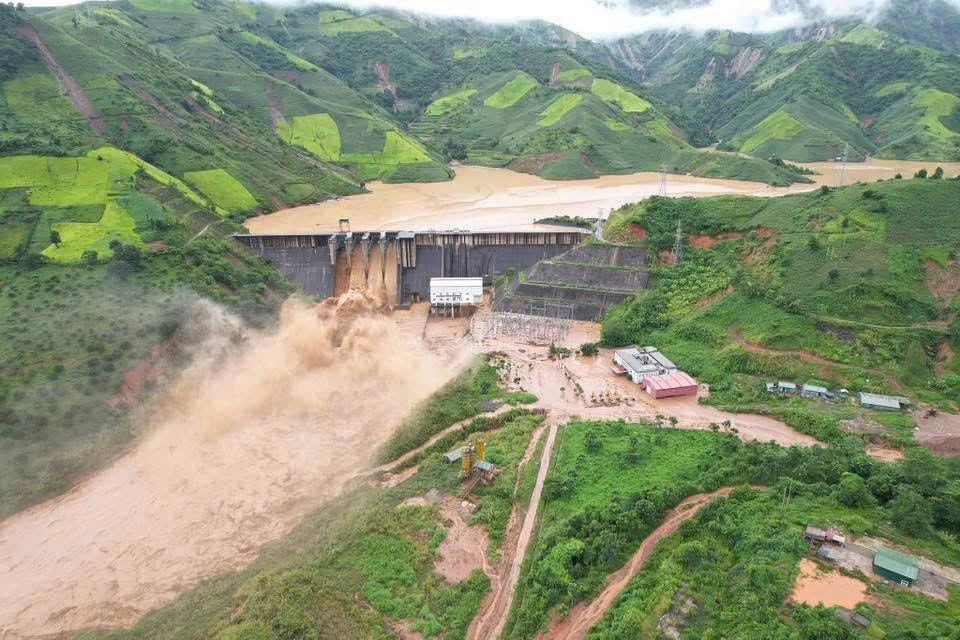Các thuỷ điện trên thượng nguồn Sông Mã đang triển khai xả lũ (ảnh: Công an xã Sông Mã)