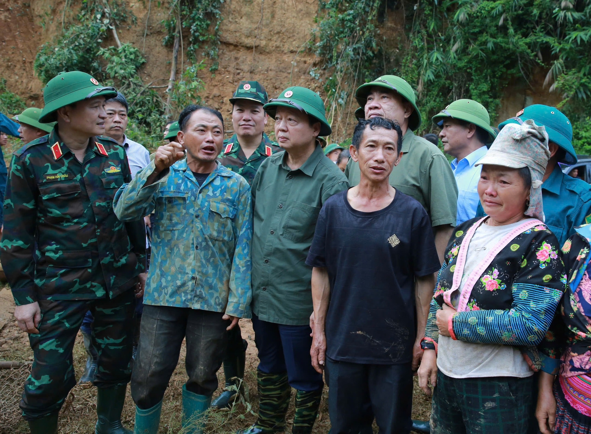 Phó Thủ tướng Trần Hồng Hà thăm hỏi, động viên người dân bị thiệt hại do lũ quét, sạt lở đất tại Điện Biên- Ảnh 4. Phó Thủ tướng Trần Hồng Hà thăm hỏi, động viên người dân bị thiệt hại do lũ quét, sạt lở đất tại Điện Biên- Ảnh 4.