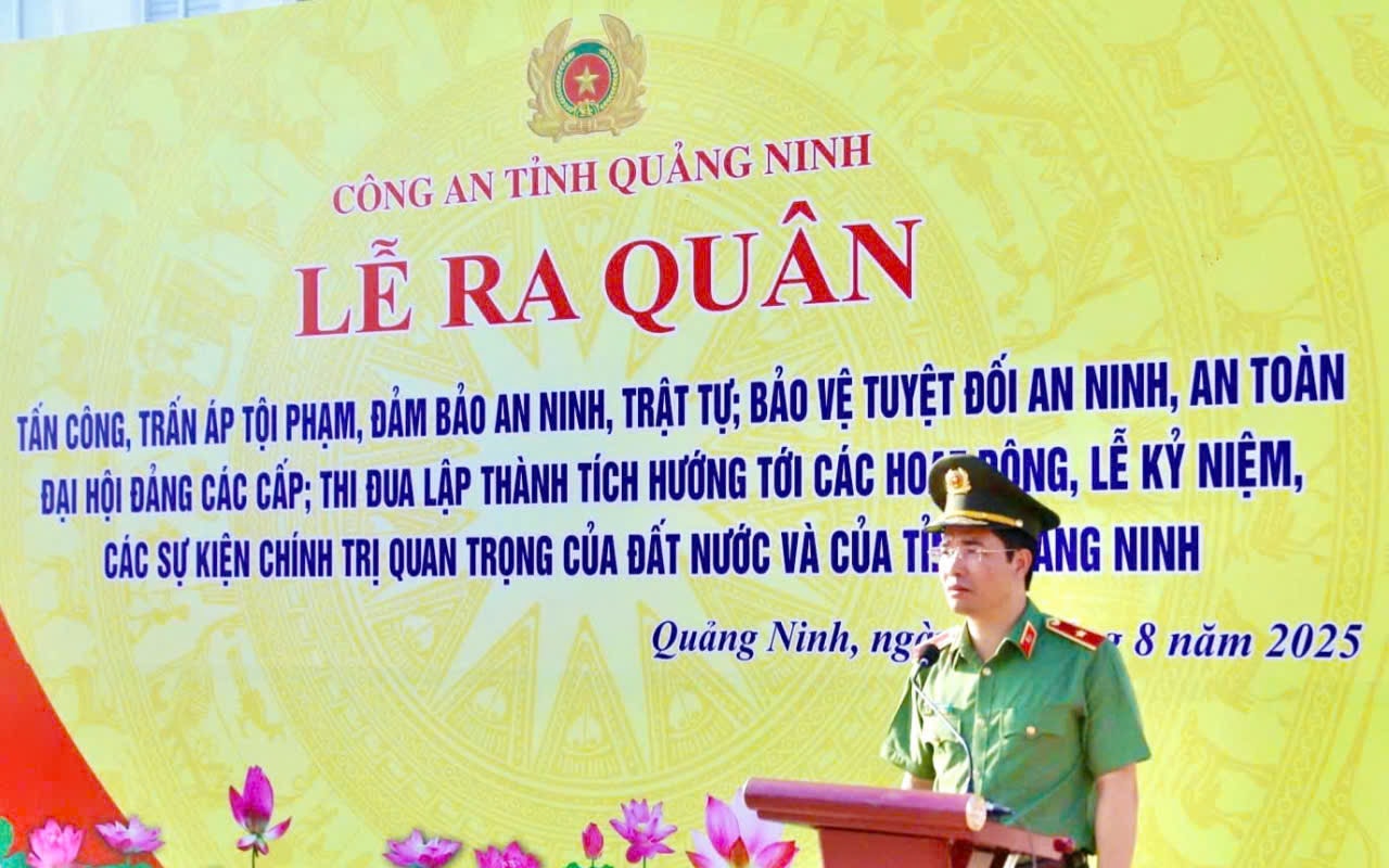 anh-2-cong-an-quang-ninh-ra-quan-tran-ap-toi-pham.jpg