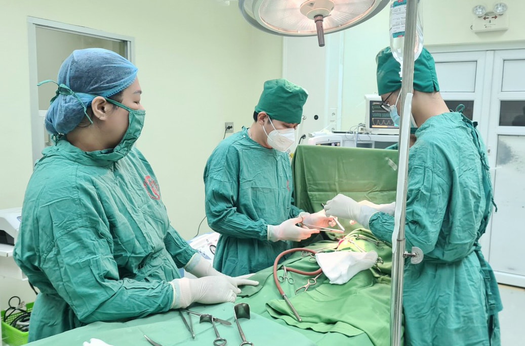 Cứu sống bé trai 4 tuổi gặp tai nạn vỡ gan, vỡ lách nguy kịch- Ảnh 1.