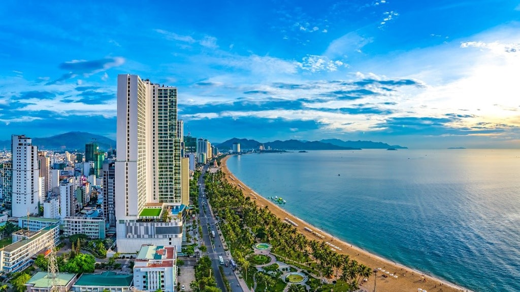 Các đô thị biển như Nha Trang, Quy Nhơn hay Đà Nẵng có giá bất động sản khá cao (Ảnh minh họa)