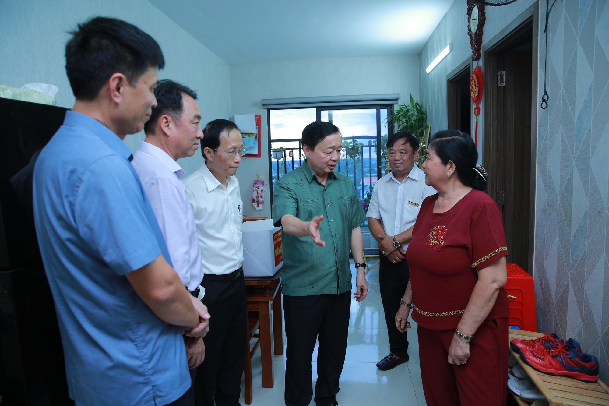 Phó Thủ tướng Trần Hồng Hà kiểm tra hoạt động của trung tâm hành chính công cấp xã tại Vĩnh Long- Ảnh 6. Phó Thủ tướng Trần Hồng Hà kiểm tra hoạt động của trung tâm hành chính công cấp xã tại Vĩnh Long- Ảnh 6.