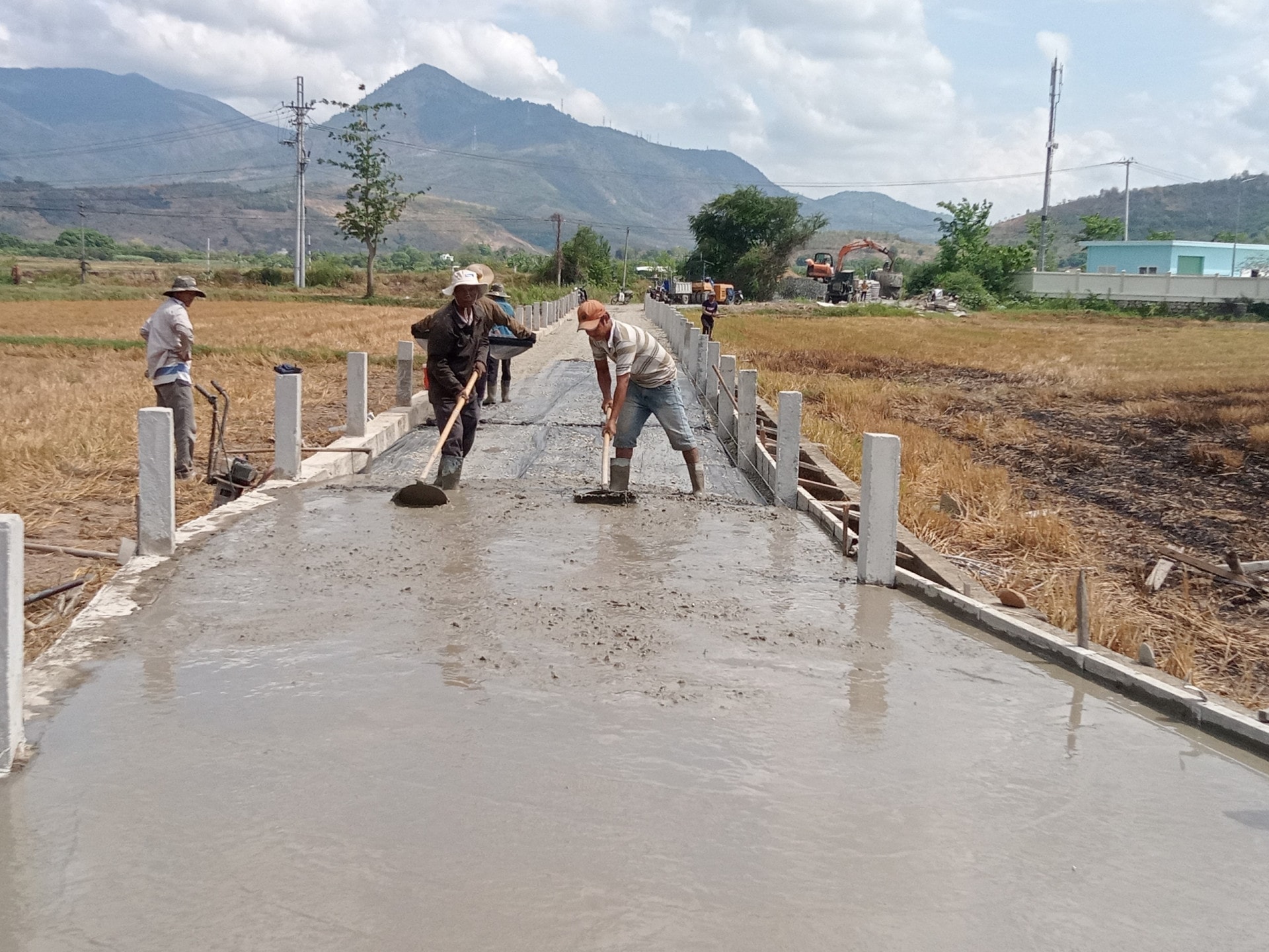 Đầu tư hạng tầng giao thông để thuận lợi trong sản xuất và lưu thông