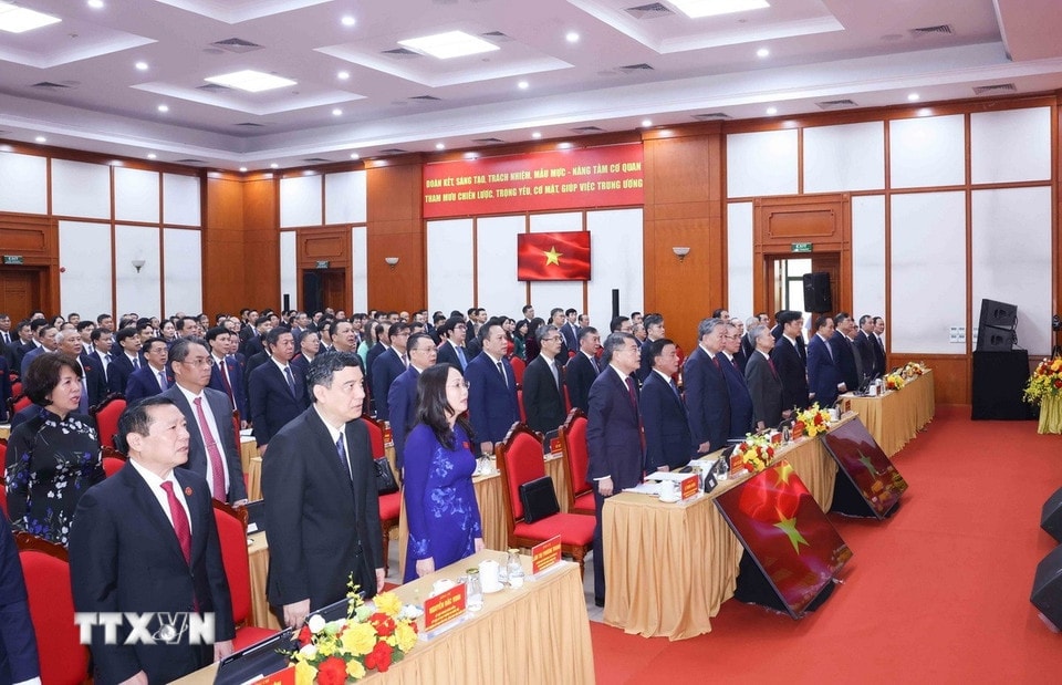 Đại biểu tham dự Đại hội làm Lễ chào cờ. (Ảnh: Phương Hoa/TTXVN)