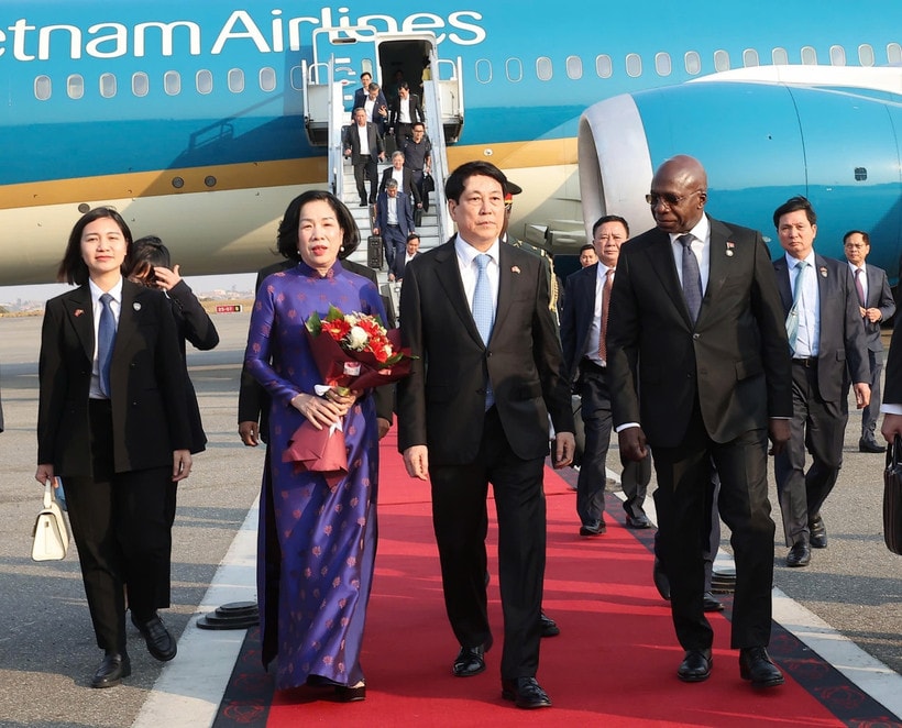 vna-potal-chu-tich-nuoc-luong-cuong-bat-dau-tham-cap-nha-nuoc-cong-hoa-angola-8194789.jpg