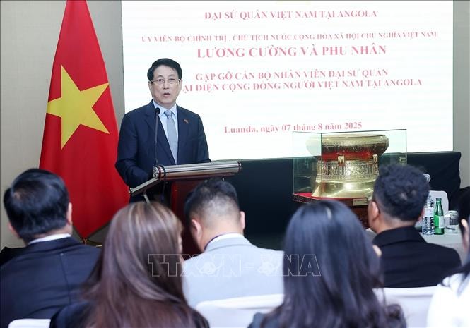 cong-dong-8825b.jpg