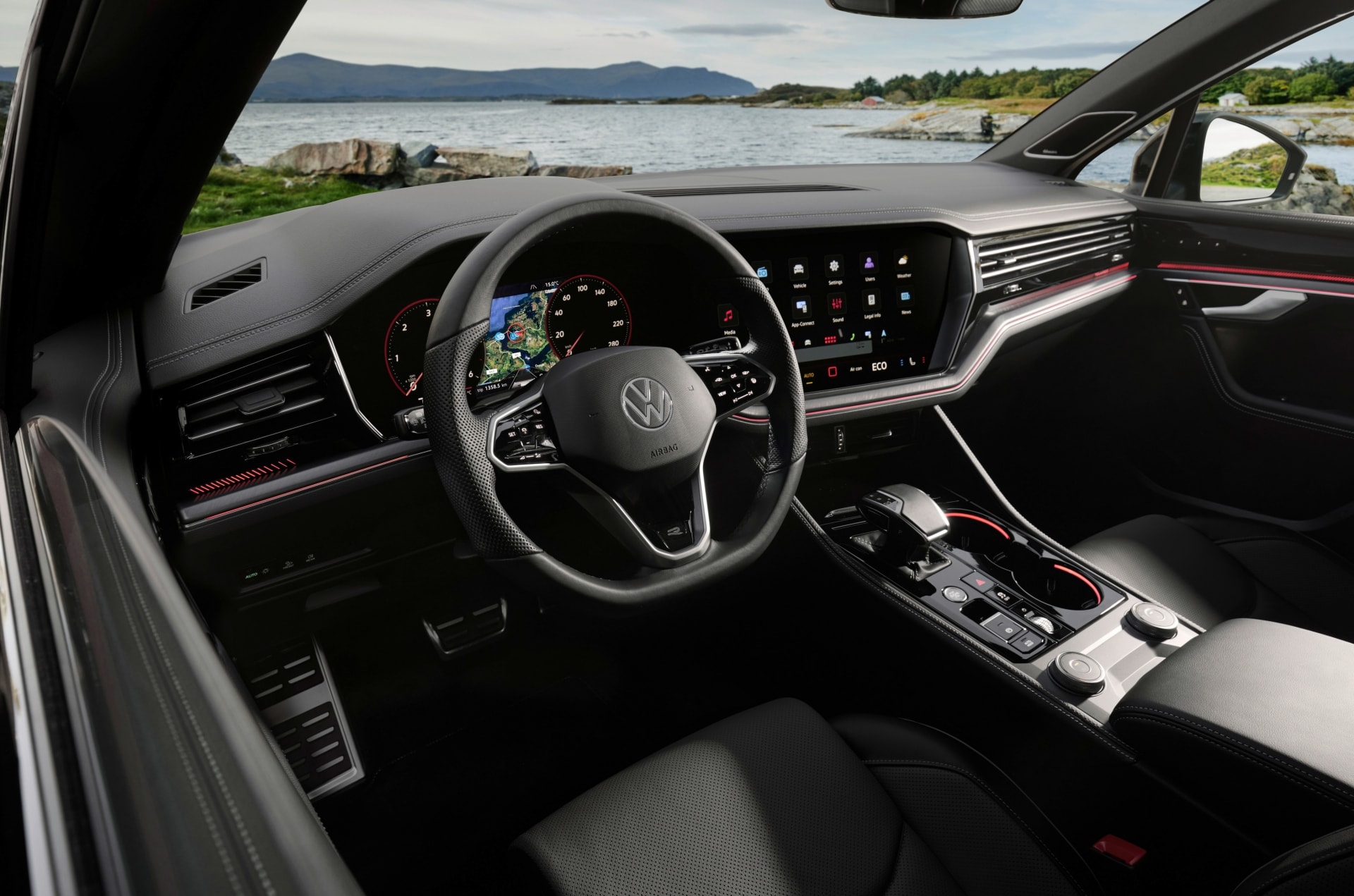 Thiết kế khoang lái phiên bản VW Touareg R-Line - Ảnh: VW
