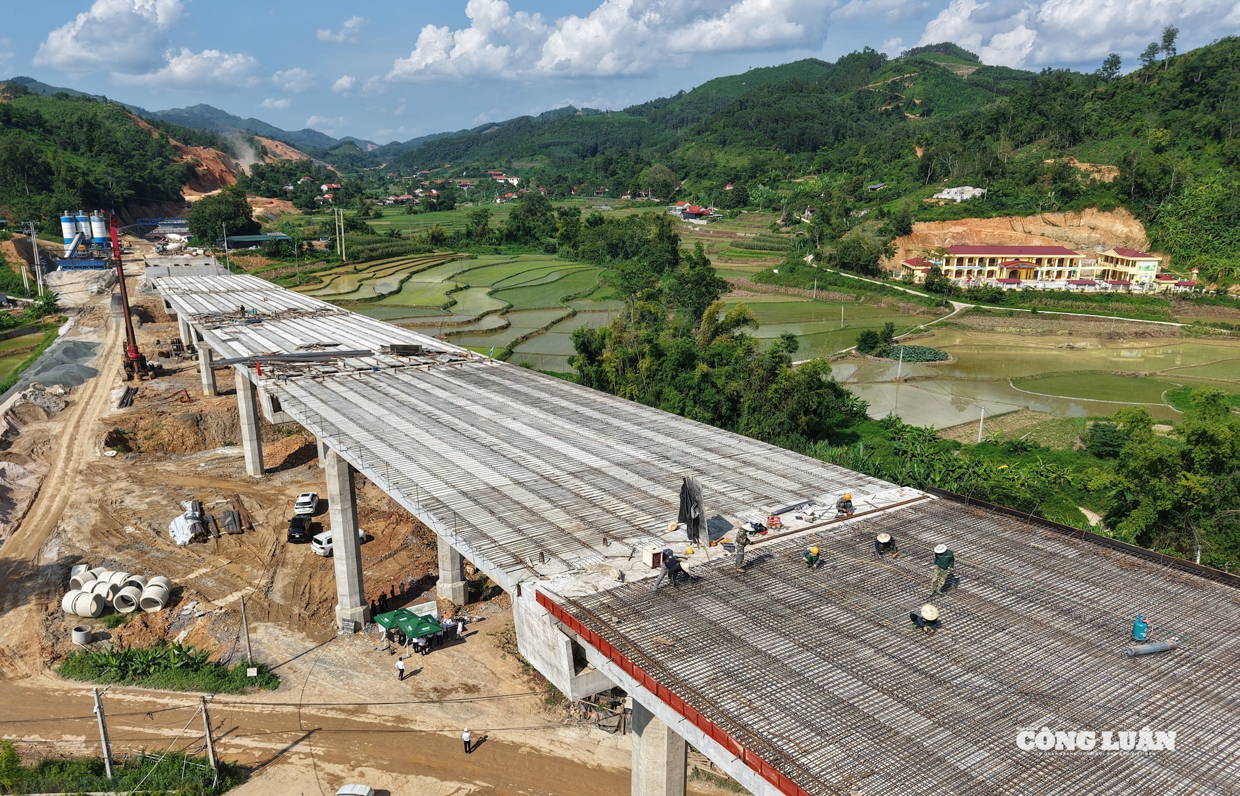 Hai tuyến đường bộ cao tốc trọng điểm Hữu Nghị - Chi Lăng, Đồng Đăng - Trà Lĩnh được đầu tư bằng hình thức đối tác công tư PPP đóng vai trò quan trọng trong việc phát triển kinh tế xã hội các tỉnh miền núi phía Bắc.