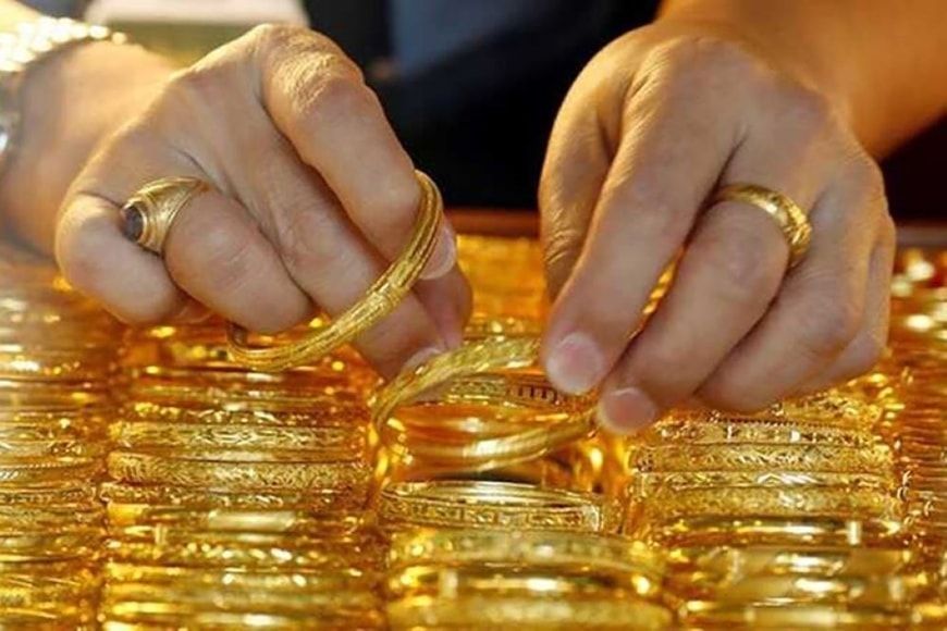 Giá vàng hôm nay 12/8: Giá vàng lao dốc, tấp nập khách mua