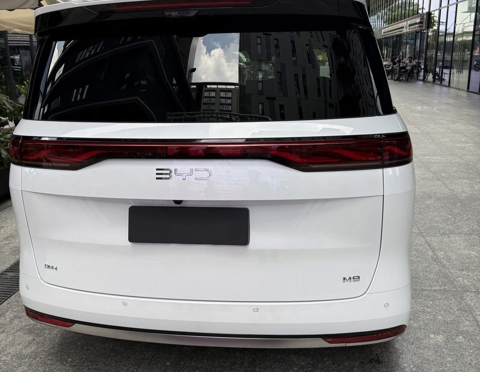Thiết kế đuôi xe BYD M9 - Ảnh: Facebook Dang Thai Son