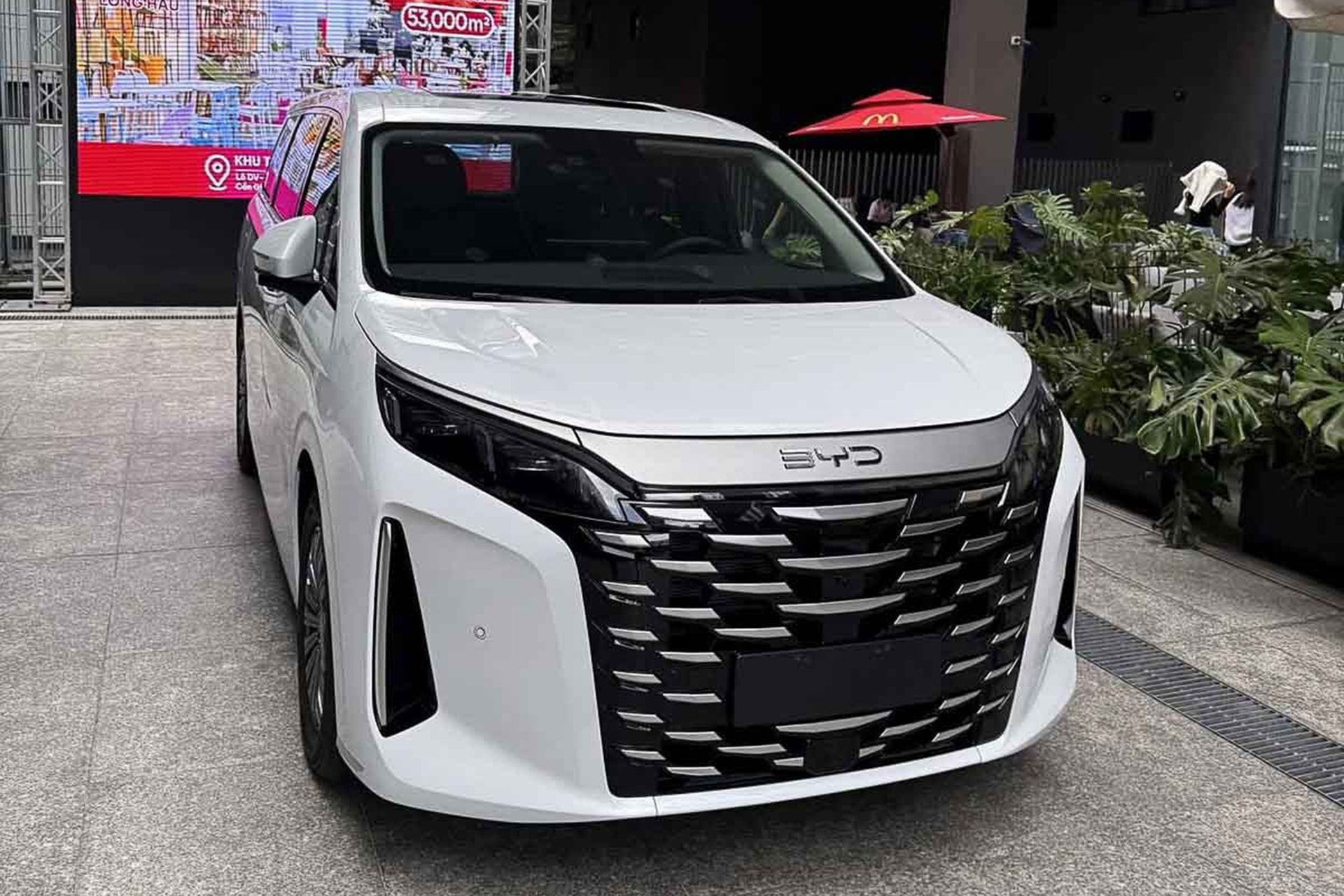 Mẫu xe BYD M9 bất ngờ xuất hiện tại TP.HCM - Ảnh: Facebook Dang Thai Son