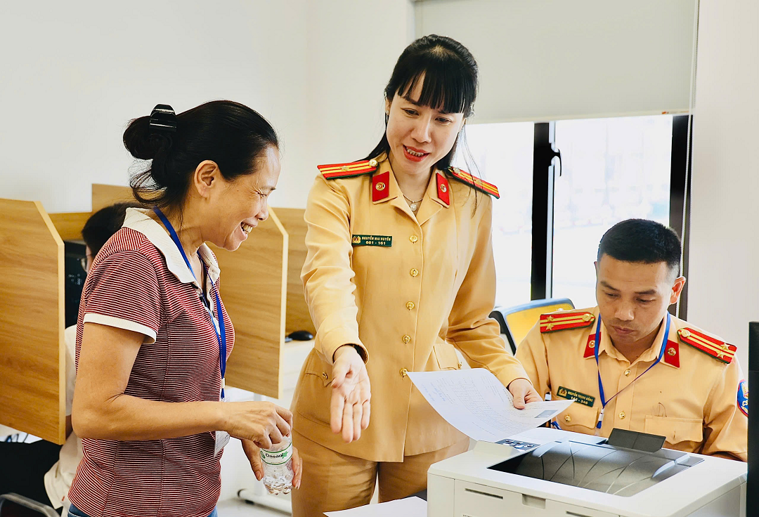 sát hạc lái xe