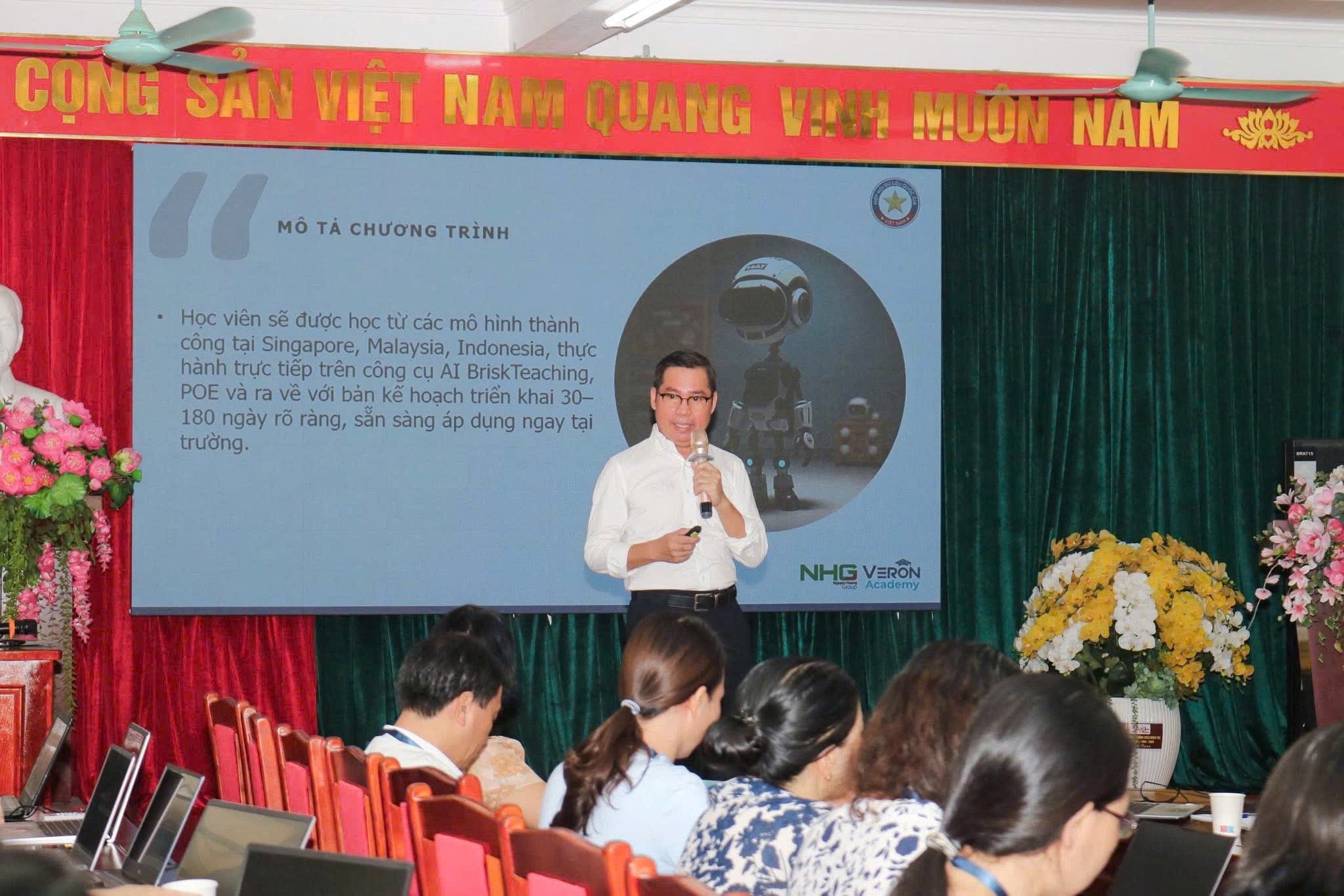 Tiến sĩ Dương Văn Thịnh - Chuyên gia về AI và dữ liệu giới thiệu mô hình ứng dụng AI trong giảng dạy và quản lý giáo dục, sẵn sàng áp dụng tại các cơ sở đào tạo_