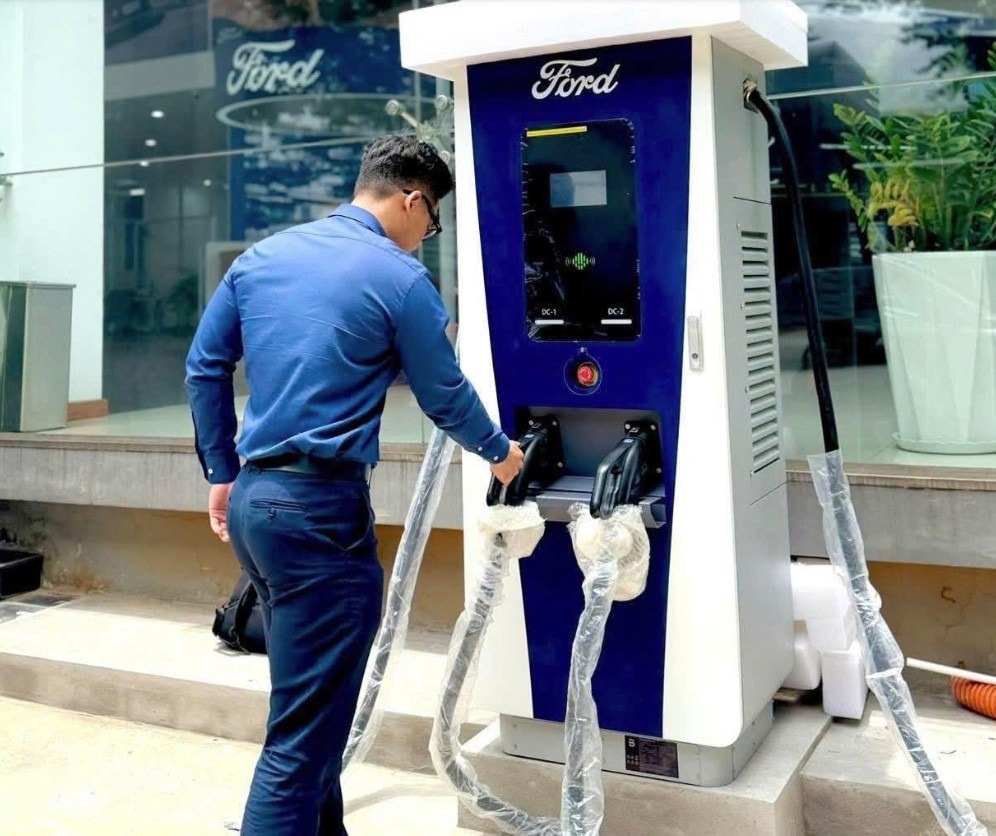 Trạm sạc được lắp đặt tại đại lý ô tô Ford - Ảnh: Đại lý Ford