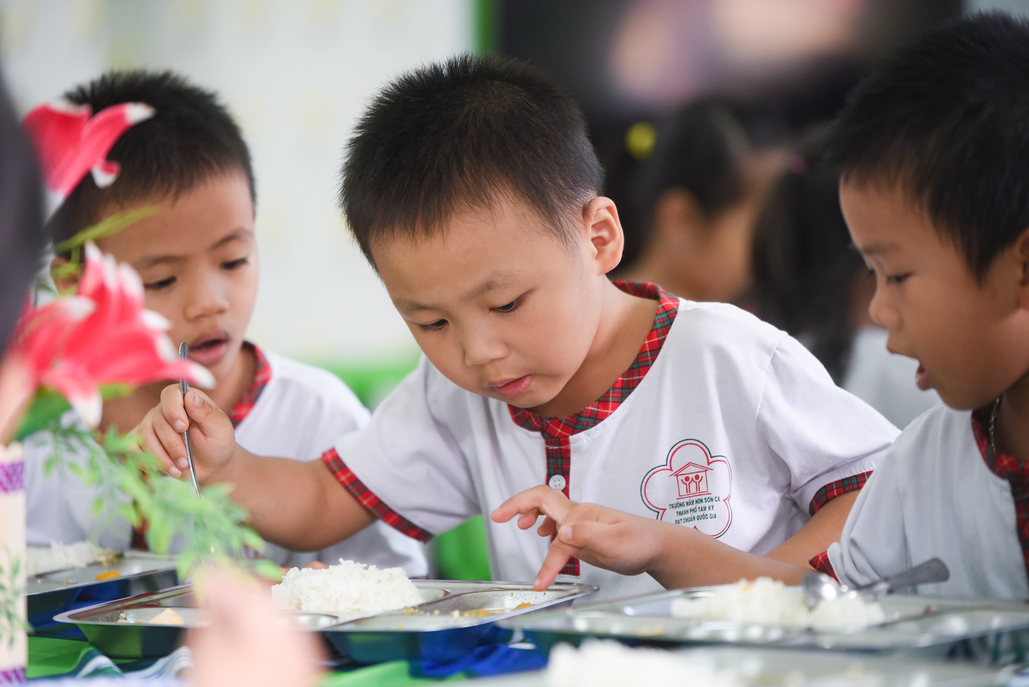  Khi bữa ăn học đường được nghiên cứu phù hợp sẽ giúp học sinh có đủ chất dinh dưỡng và có thêm niềm yêu thích mỗi khi đến trường.