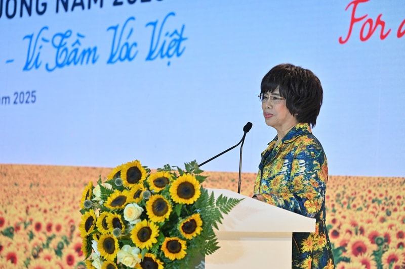 Anh hùng Lao động Thái Hương phát biểu đầy xúc động về tấm lòng người mẹ