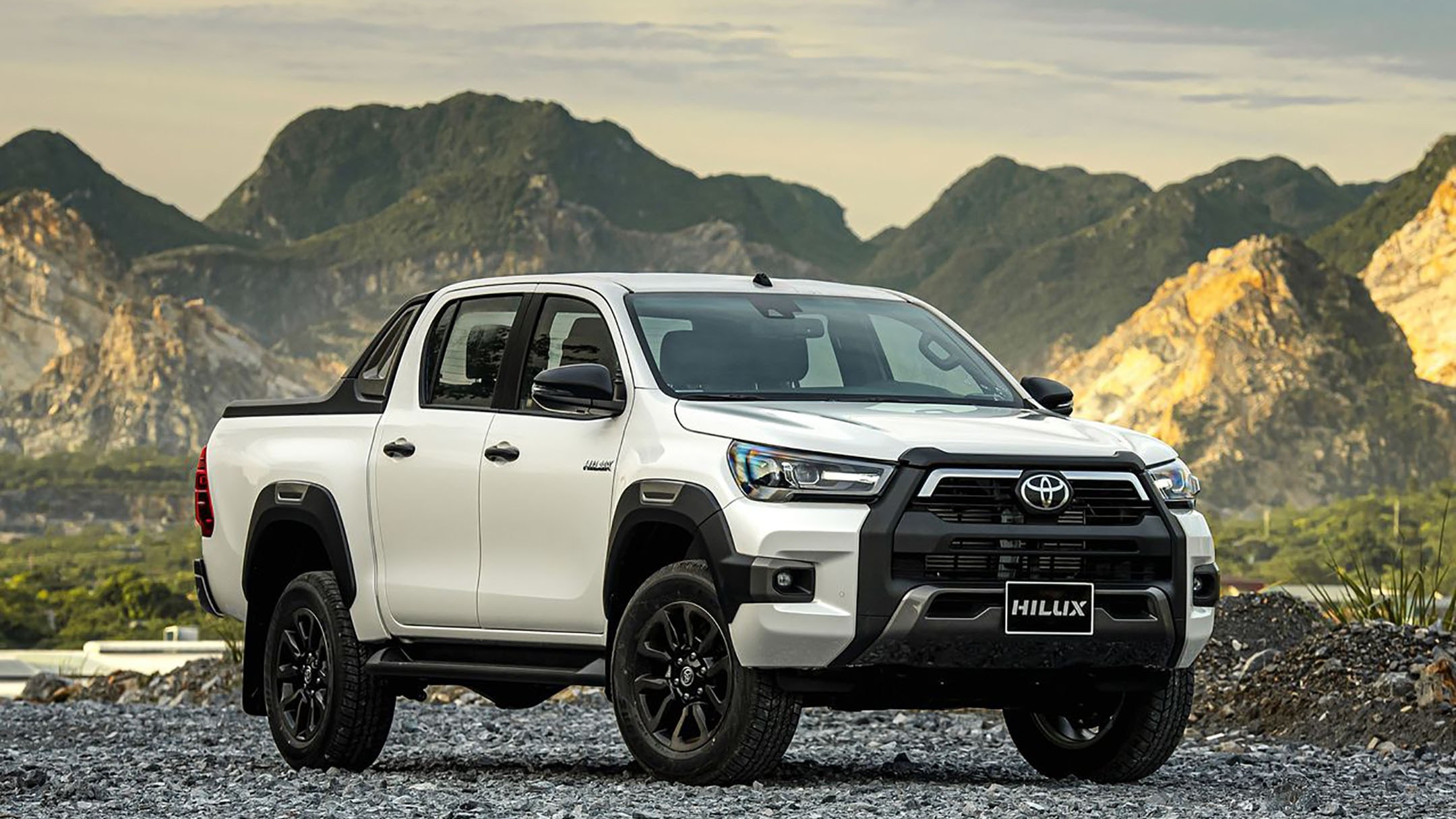 Toyota Hilux vươn lên vị trí thứ 2 về doanh số ở phân khúc ô tô bán tải tháng 7/2025 - Ảnh: TMV