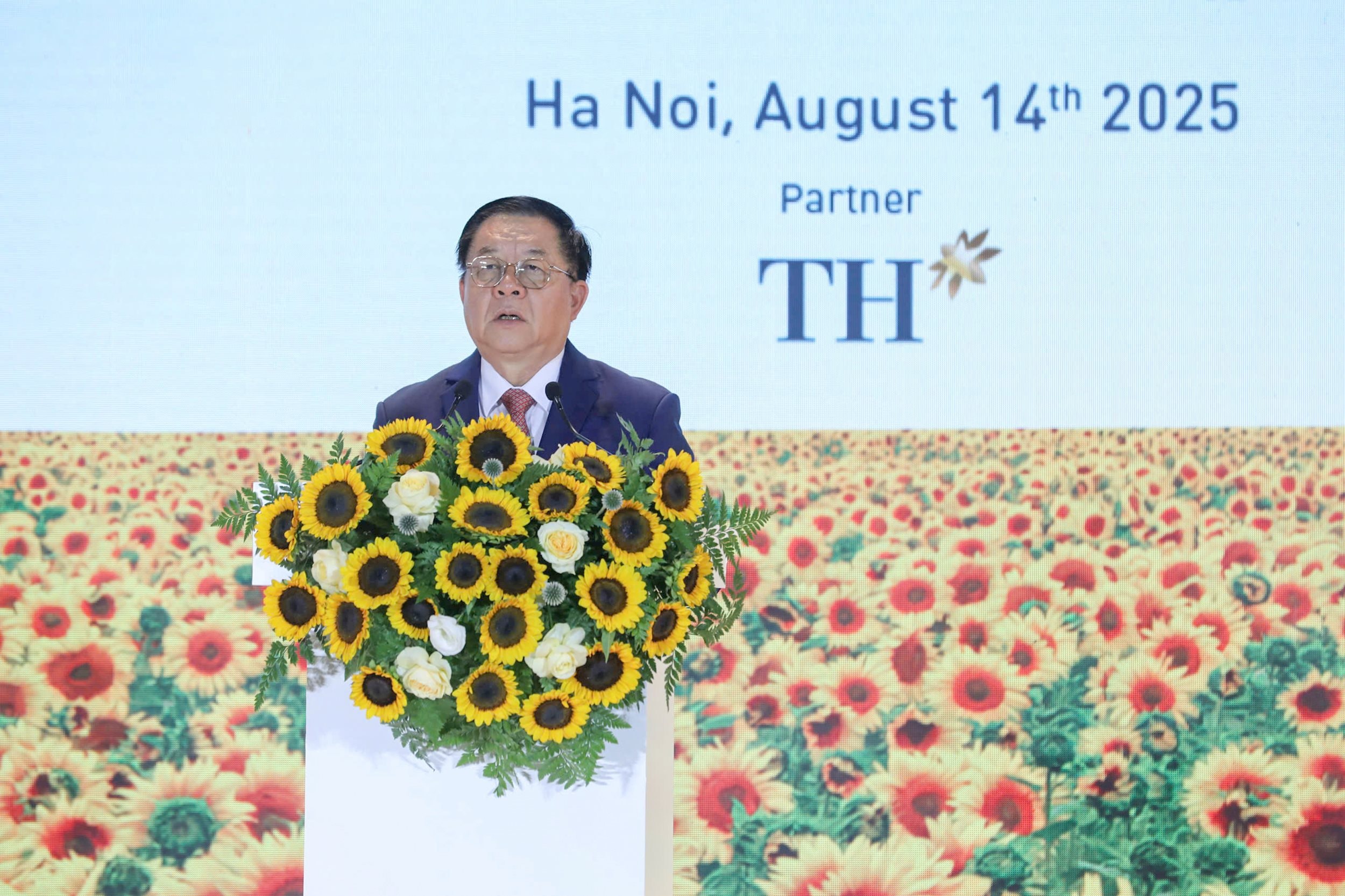Trưởng Ban Tuyên giáo và Dân vận Trung ương Nguyễn Trọng Nghĩa phát biểu tại hội thảo.
