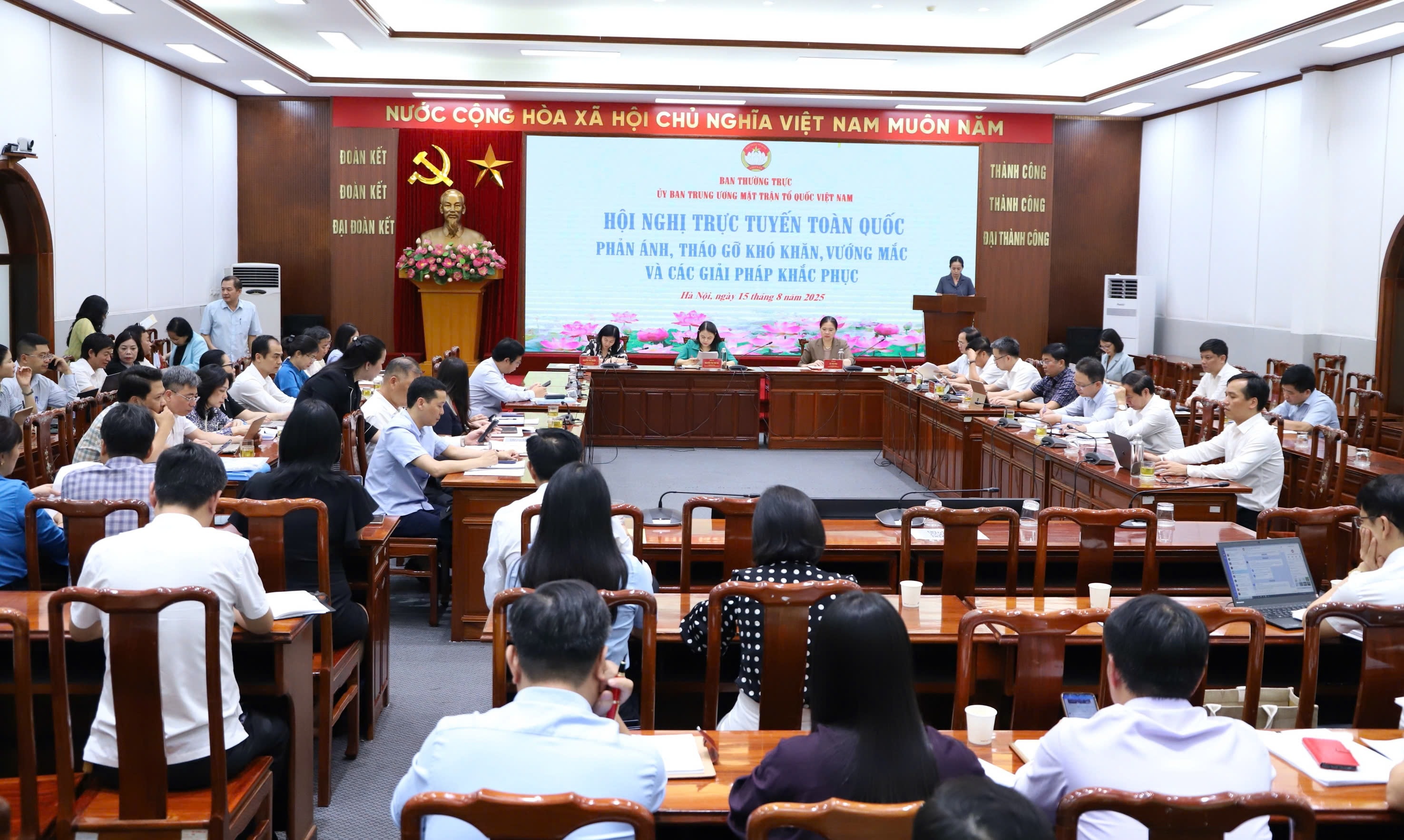 Bộ Chính trị yêu cầu trình đề án sắp xếp hội quần chúng sớm hơn kế hoạch - 1 Bộ Chính trị yêu cầu trình đề án sắp xếp hội quần chúng sớm hơn kế hoạch - 1