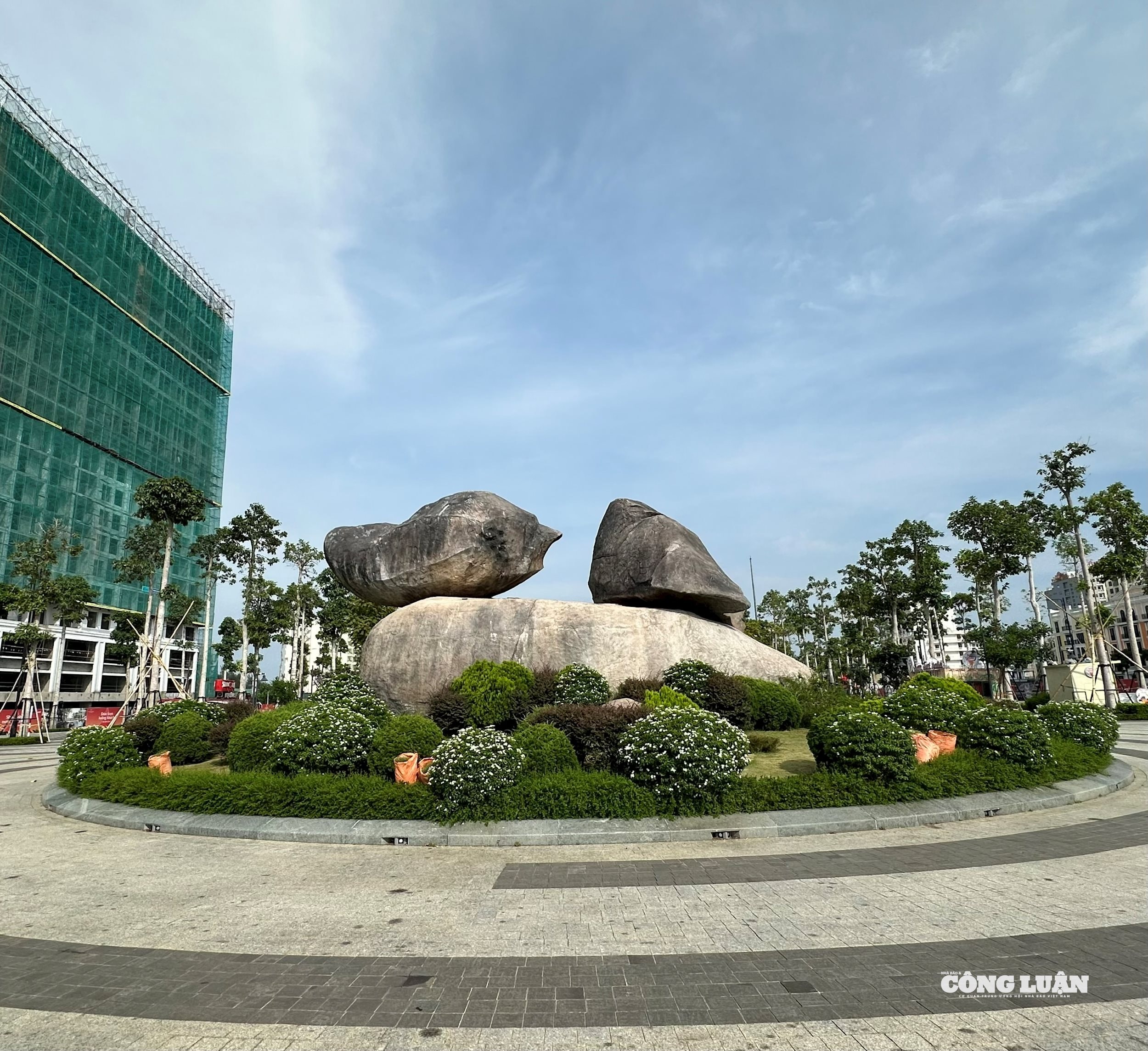 HOÀN TRỐNG MÁI NHÂN TẠO