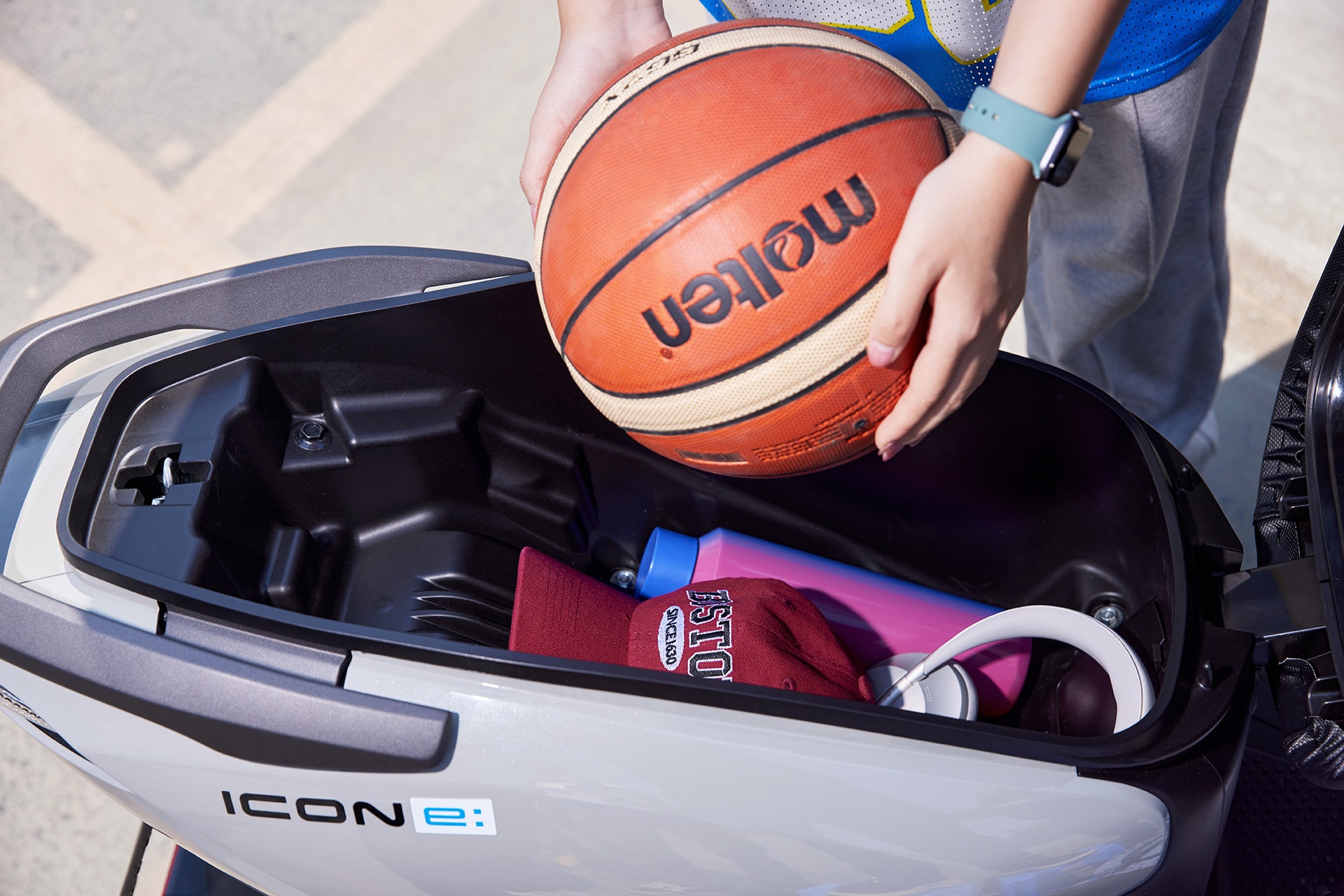 Cốp xe Honda Icon e: có dung tích lớn - Ảnh: HVN