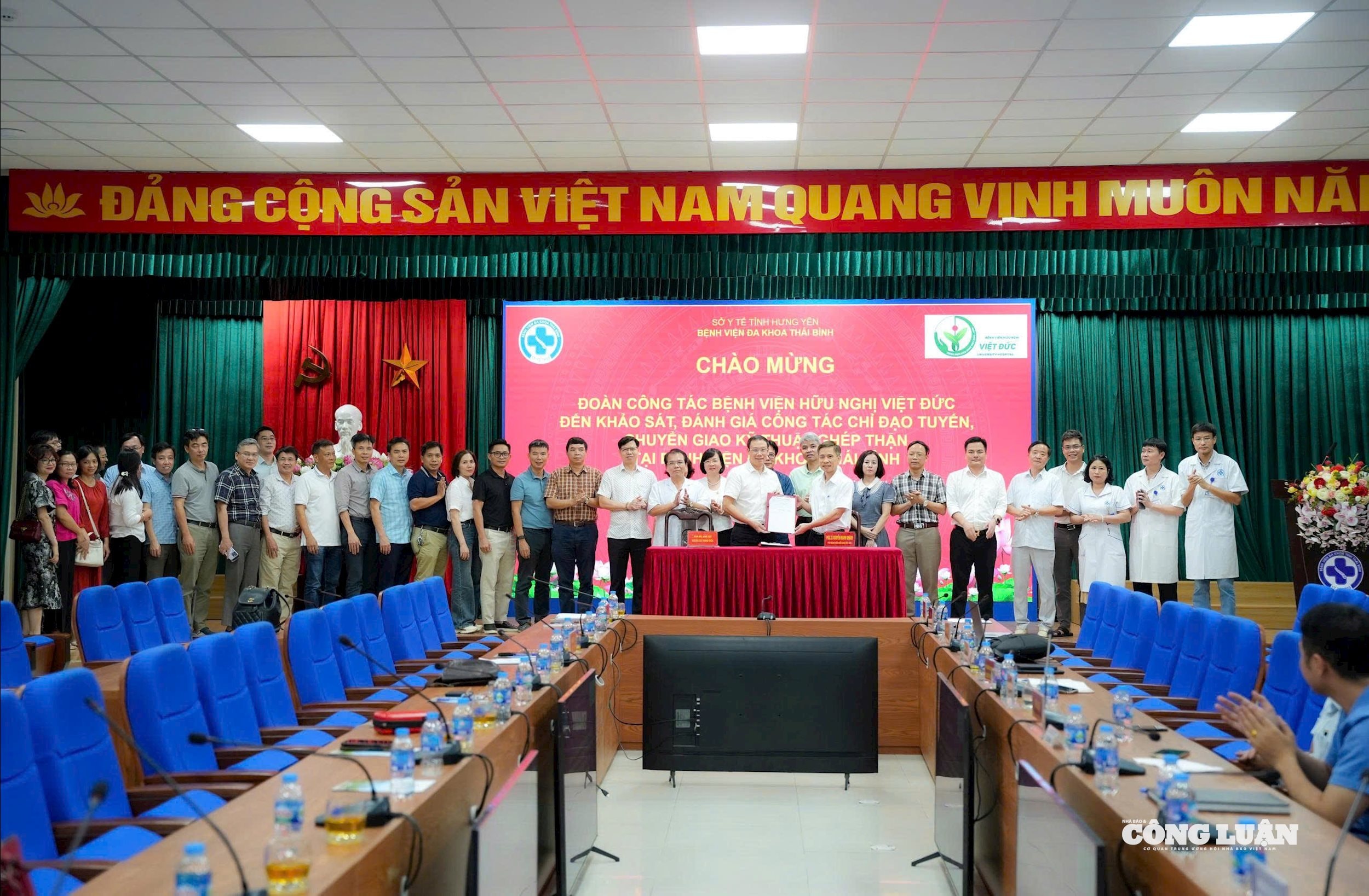 Ký kết bản khảo sát công tác chỉ đạo tuyến và biên bản ghép thận giữa BV Hữu Nghị Việt Đức và BVĐK Thái Bình (Hưng Yên)