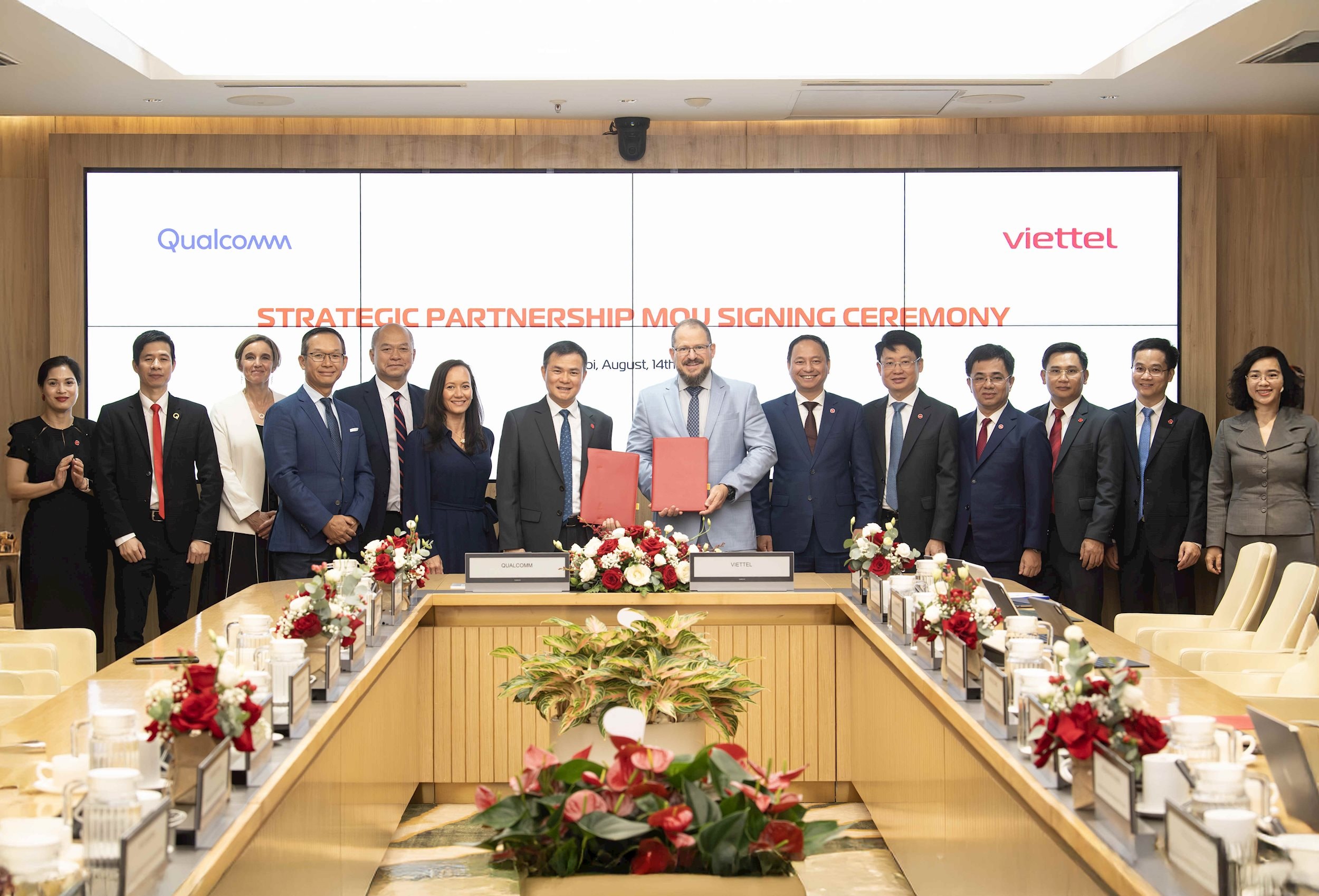 Viettel va Qualcomm ky hop tac chien luoc